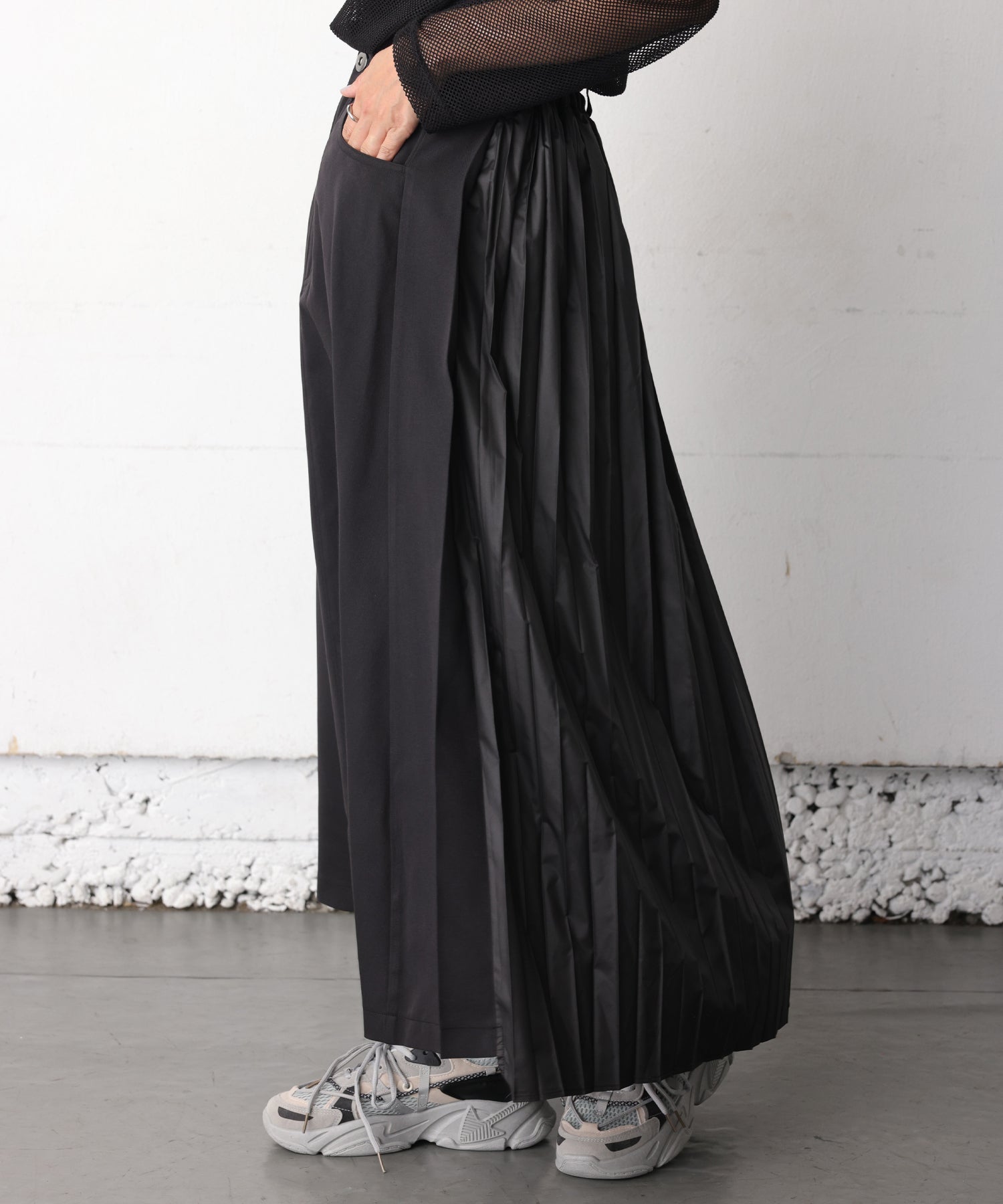 ワンズトゥルー ONE'S TRUE バックプリーツスカート （黒） 黒