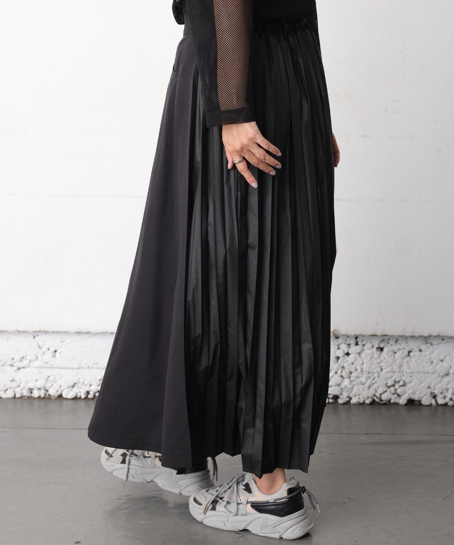 ワンズトゥルー ONE'S TRUE バックプリーツスカート （黒） 黒