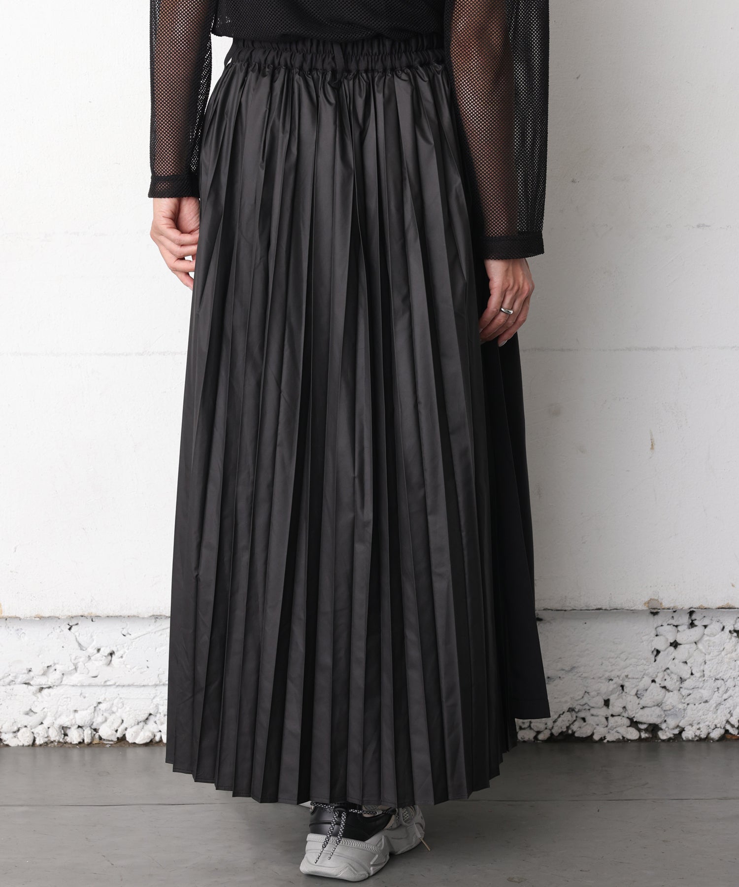 ワンズトゥルー ONE'S TRUE バックプリーツスカート （黒） 黒