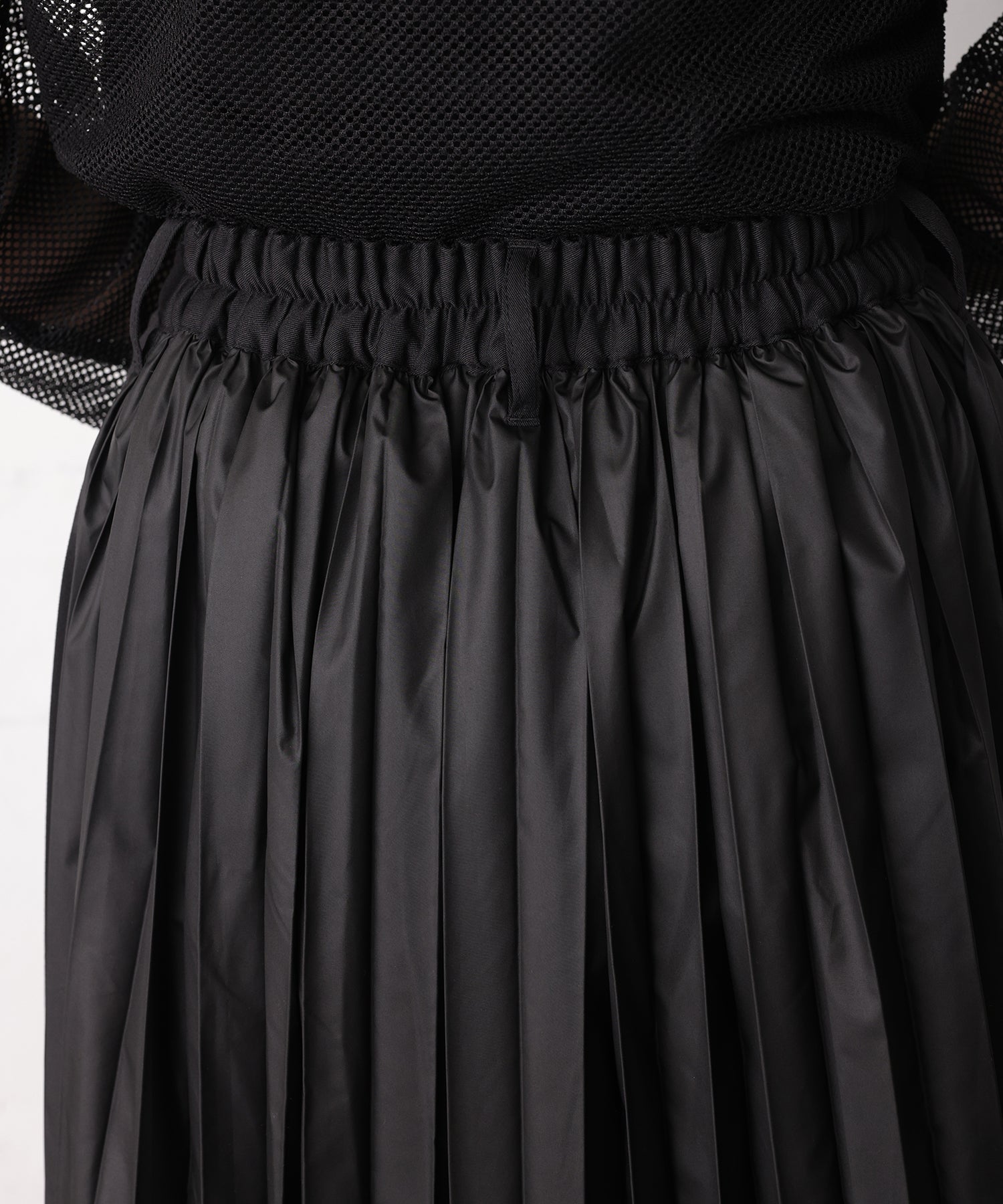 ワンズトゥルー ONE'S TRUE バックプリーツスカート （黒） 黒