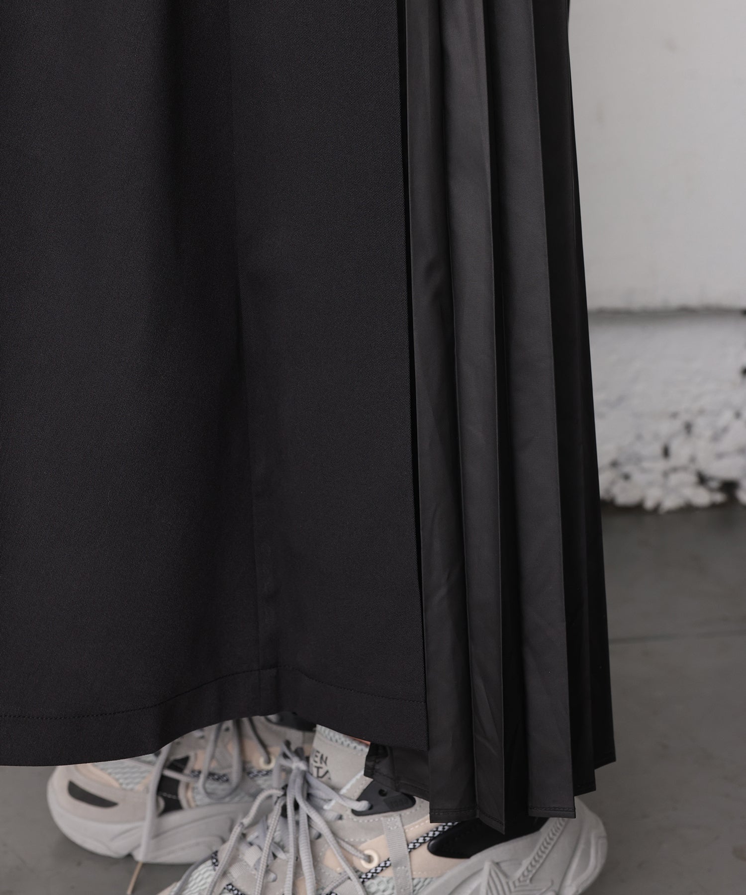 ワンズトゥルー ONE'S TRUE バックプリーツスカート （黒） 黒