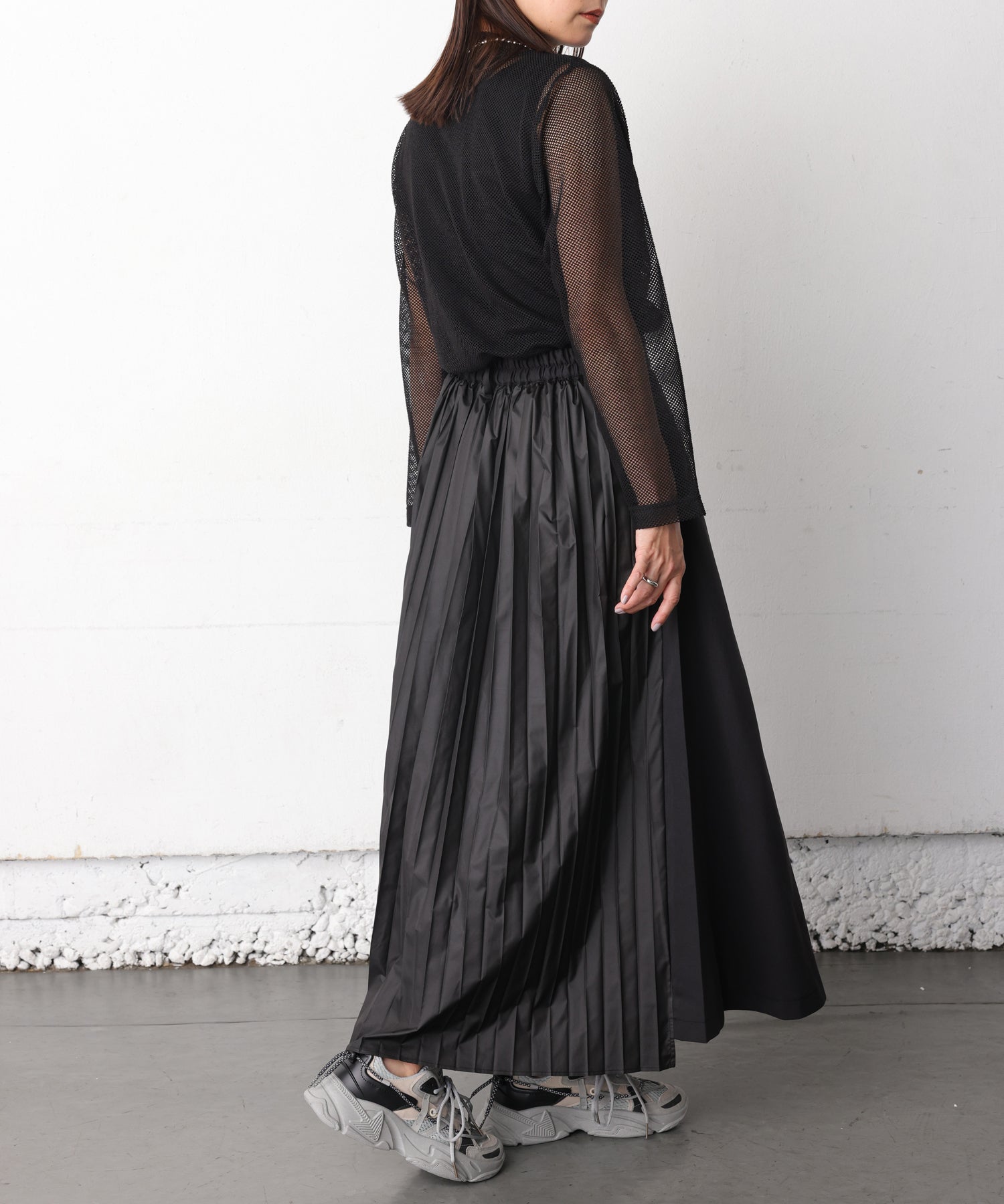 ワンズトゥルー ONE'S TRUE バックプリーツスカート （黒） 黒