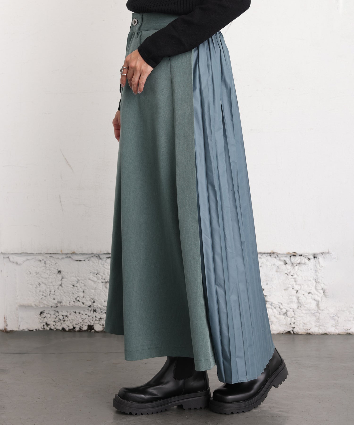 ワンズトゥルー ONE'S TRUE バックプリーツスカート （カーキ） カーキ