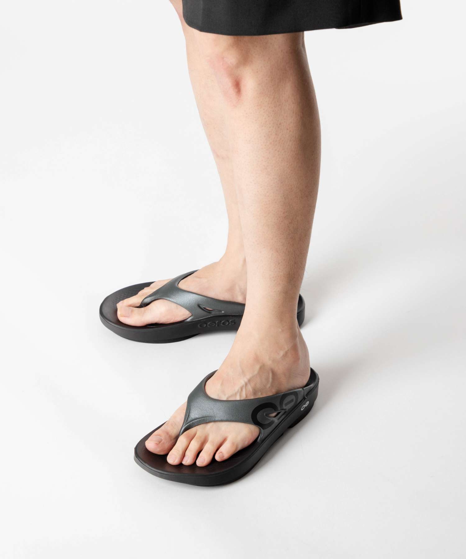 ウーフォス OOFOS ウーフォス OOFOS Thong Sandals トング サンダル OOriginal Sport ウーオリジナル スポーツ 1001 リカバリーサンダル （BLK×GP/ブラック×グラファイト） BLK×GP/ブラック×グラファイト