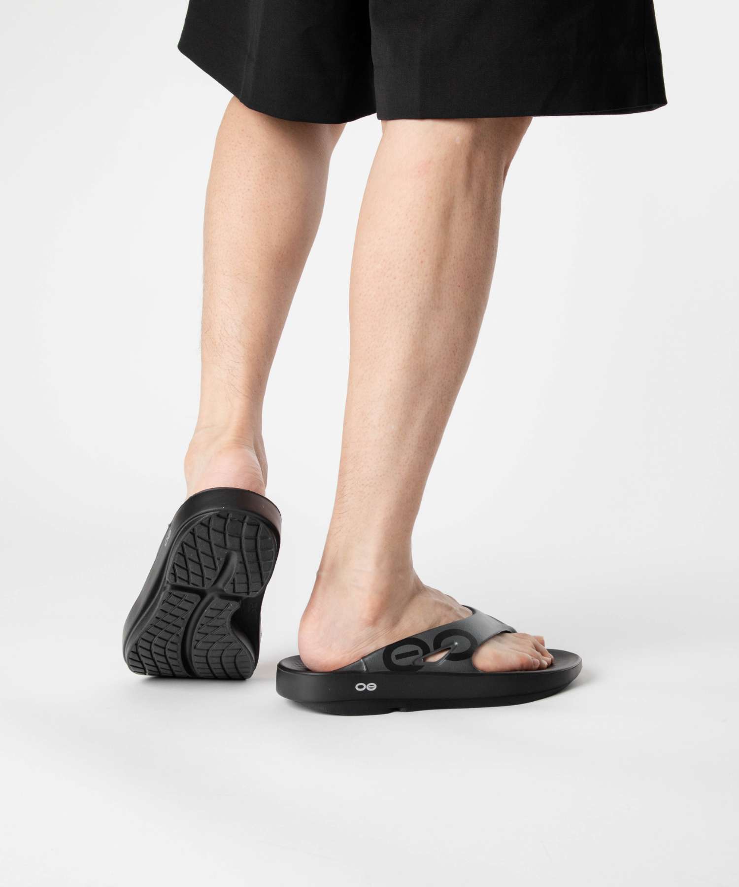 ウーフォス OOFOS ウーフォス OOFOS Thong Sandals トング サンダル OOriginal Sport ウーオリジナル スポーツ 1001 リカバリーサンダル （BLK×GP/ブラック×グラファイト） BLK×GP/ブラック×グラファイト