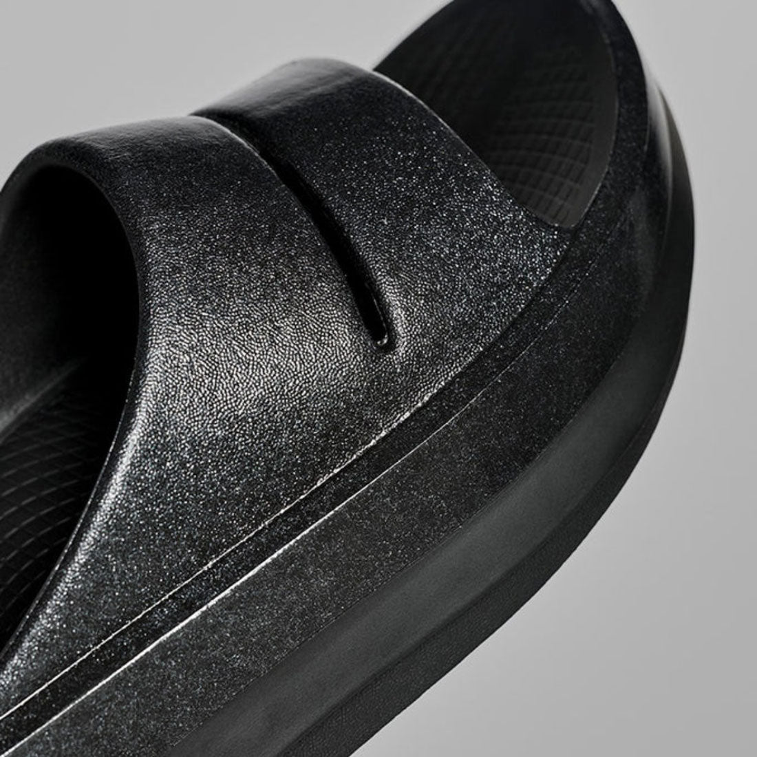 ウーフォス OOFOS OOFOS OOMEGA OOAHH LUXE（ウーフォス ウーメガ ウーアー リュクス） （Black Sparkle） Black Sparkle