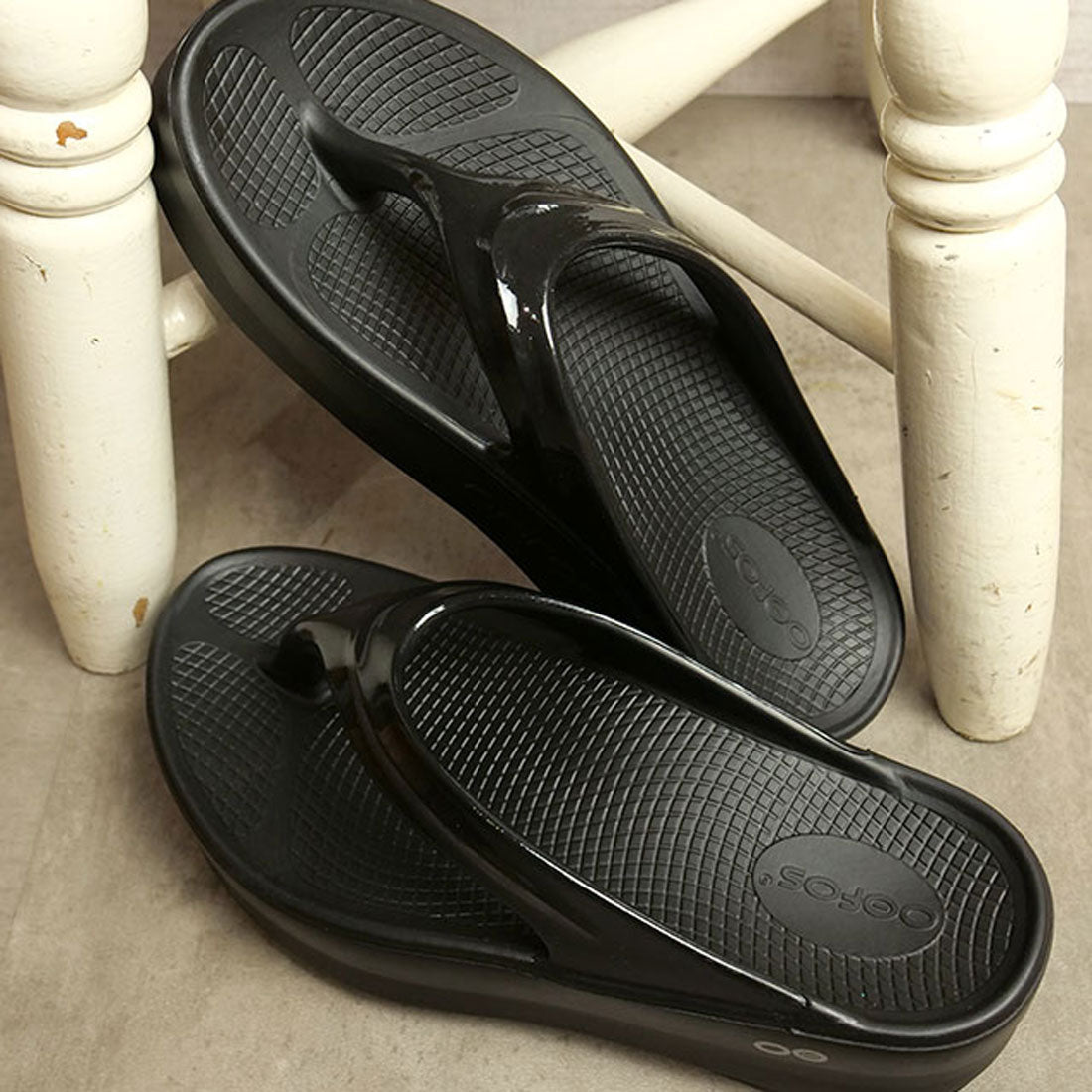 ウーフォス OOFOS OOmega Black [2000440050211 SS22]