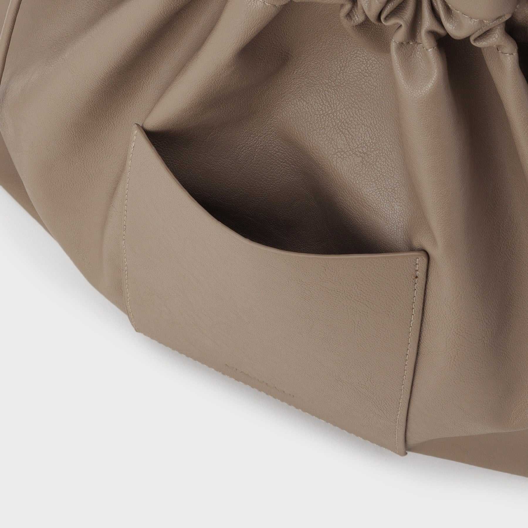 オペーク ドット クリップ OPAQUE.CLIP 【A4サイズ対応】ソフト合皮巾着ドローストリングトートバッグ （ライトベージュ(151)） ライトベージュ(151)