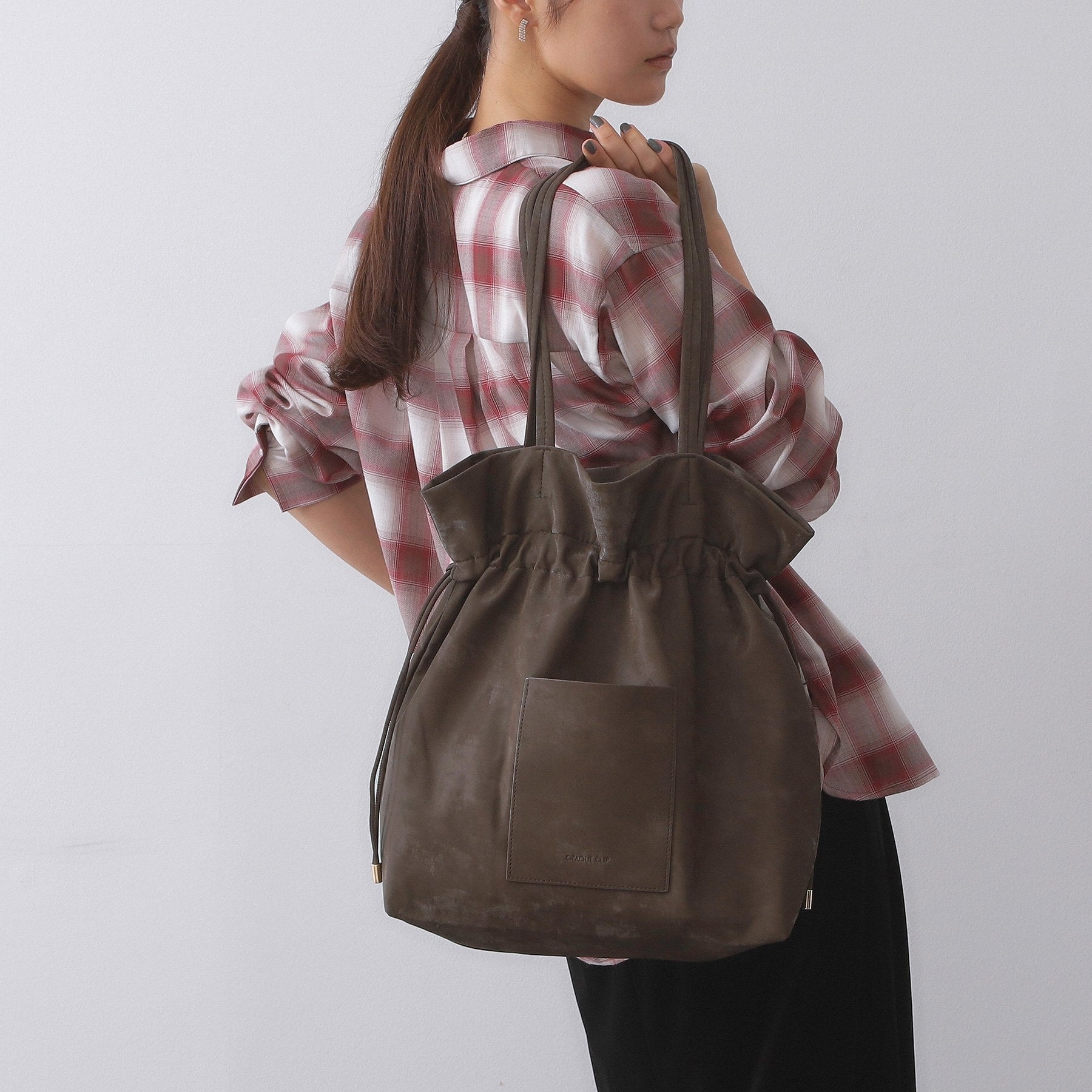 オペーク ドット クリップ OPAQUE.CLIP 【A4サイズ対応】ソフト合皮巾着ドローストリングトートバッグ （ブラウン(144)） ブラウン(144)