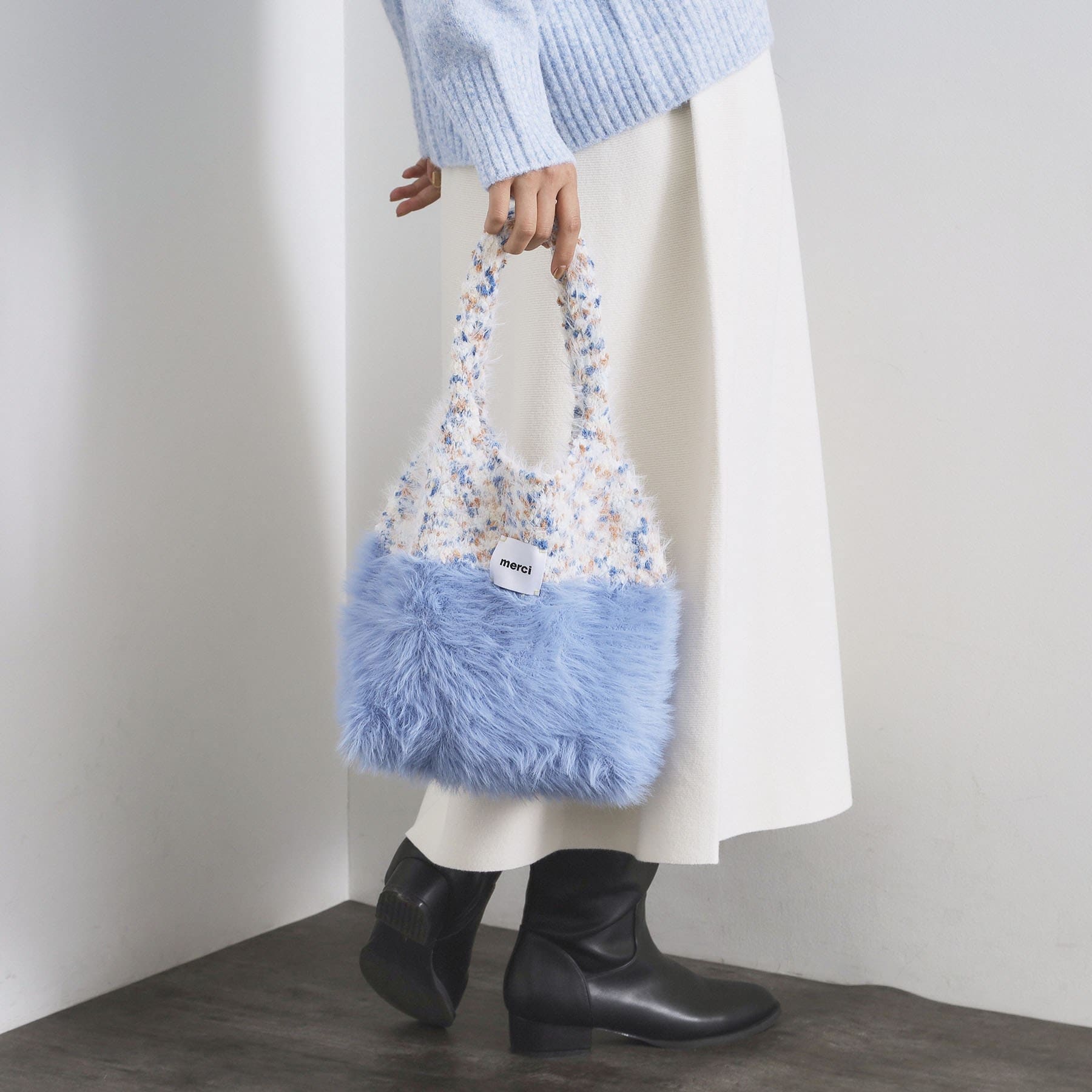 オペーク ドット クリップ OPAQUE.CLIP フェザーヤーンマルチカラーニットバッグ （ブルー(091)） ブルー(091)