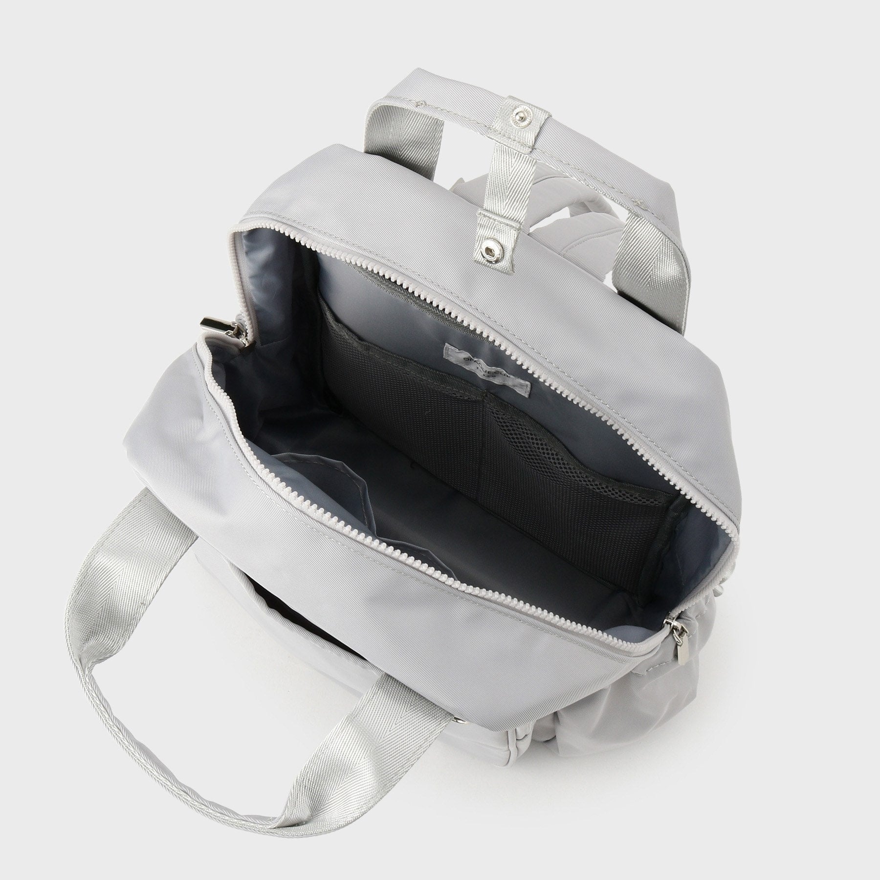 オペーク ドット クリップ OPAQUE.CLIP フロントポケットデザインリュック【2WAY／マルチポケット】 （ベージュ(052)） ベージュ(052)