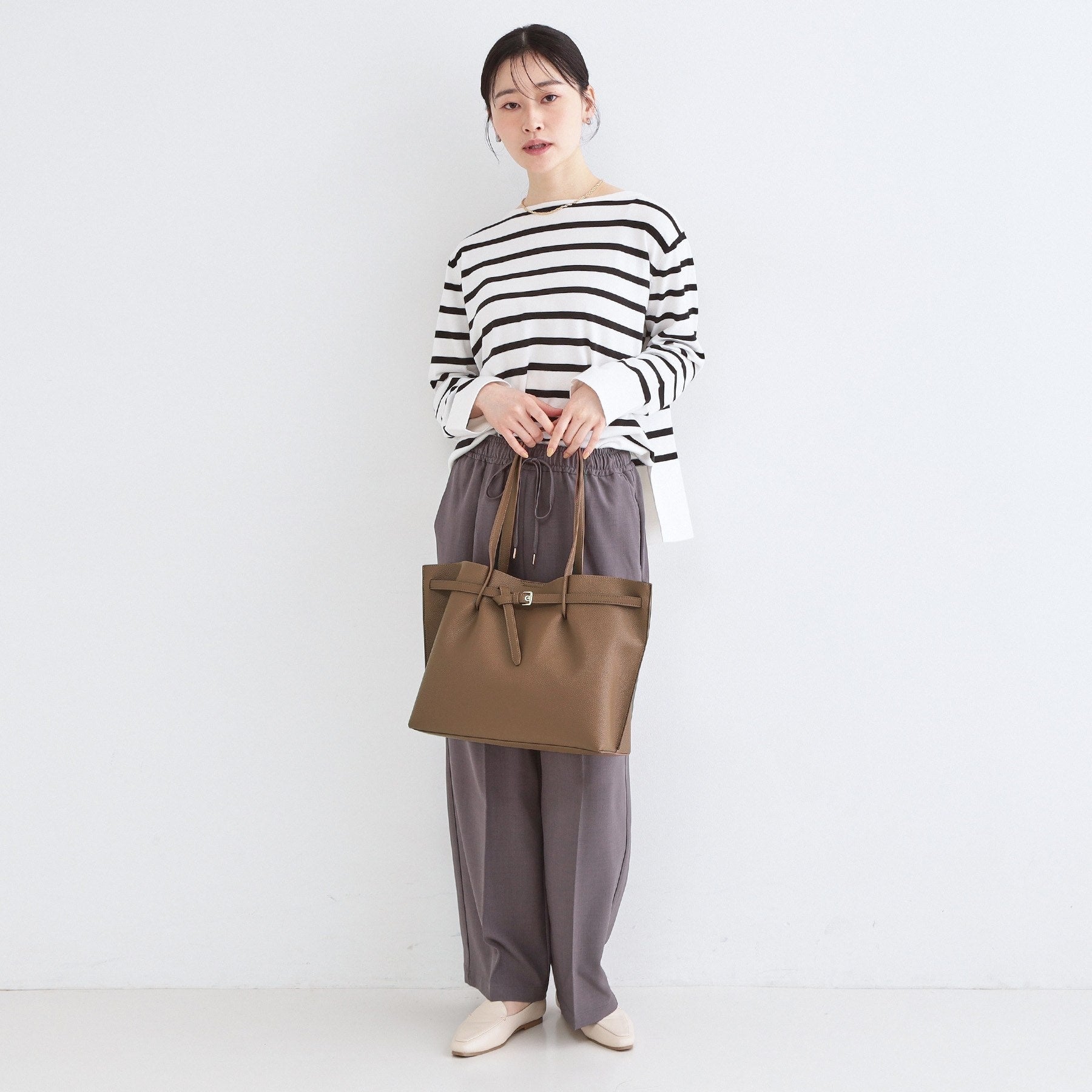 オペーク ドット クリップ OPAQUE.CLIP ベルトデザイン軽量シュリンク合皮A4トート （ブラウン(043)） ブラウン(043)