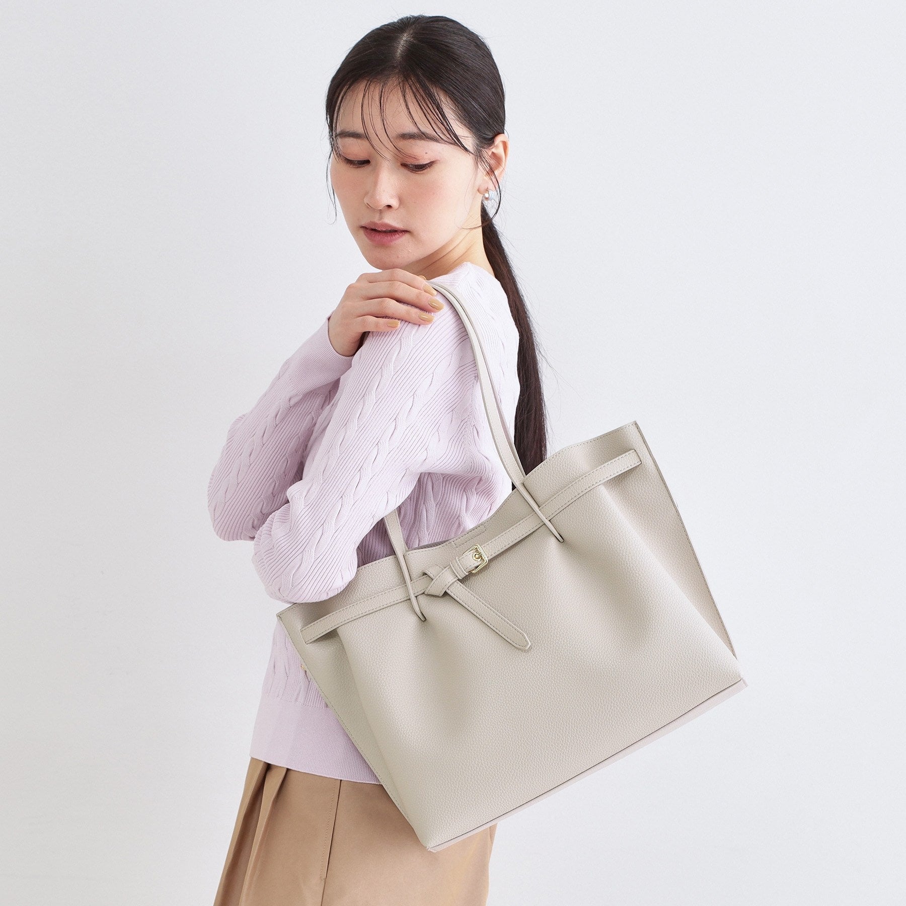 オペーク ドット クリップ OPAQUE.CLIP ベルトデザイン軽量シュリンク合皮A4トート （ライトグレー(011)） ライトグレー(011)