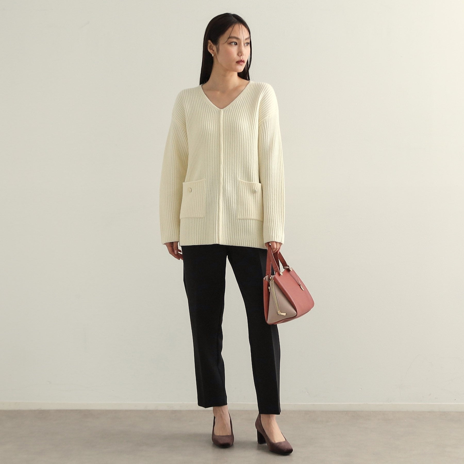 オペーク ドット クリップ OPAQUE.CLIP 金ボタン付ポケットVネックニット【洗濯機洗い可】