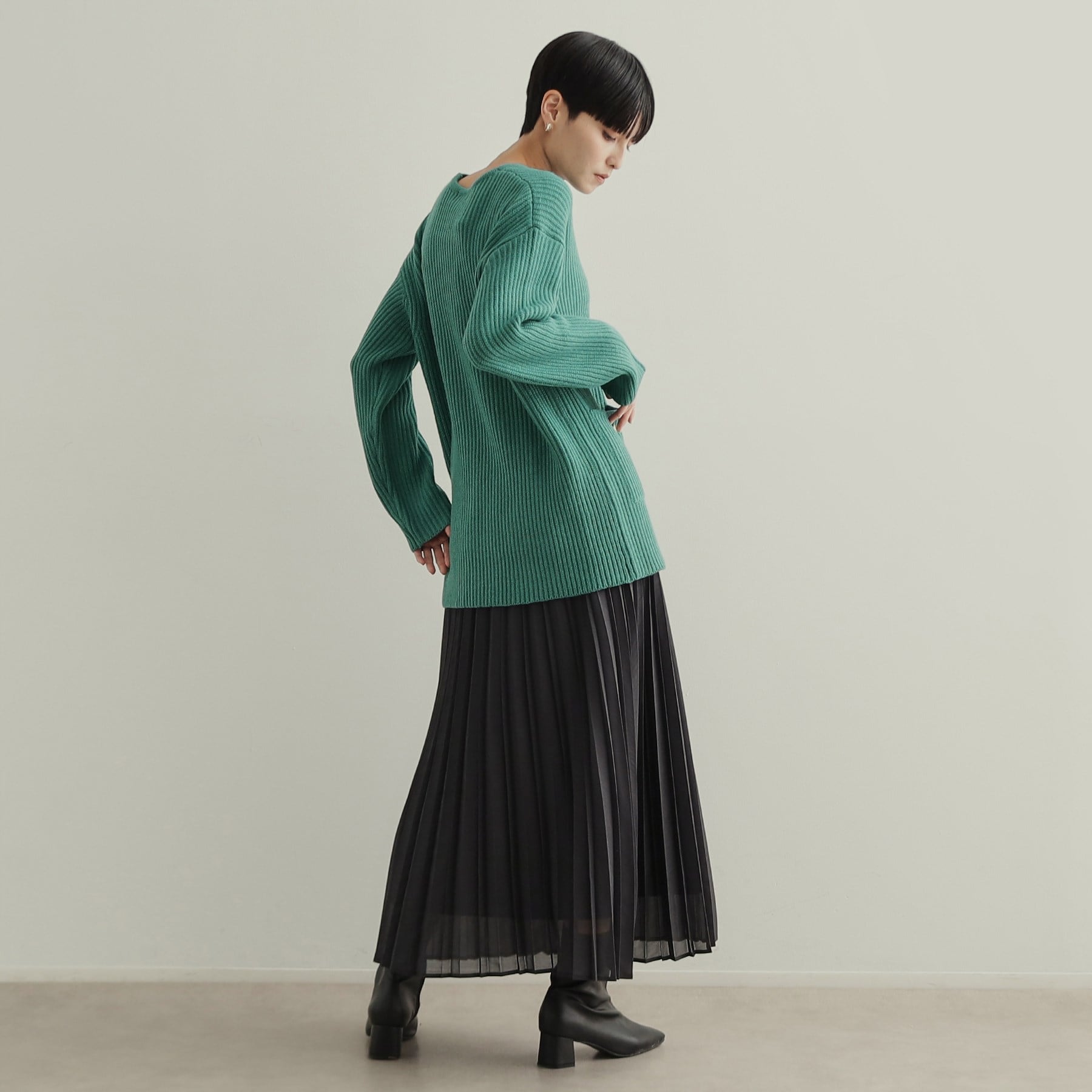 オペーク ドット クリップ OPAQUE.CLIP 金ボタン付ポケットVネックニット【洗濯機洗い可】