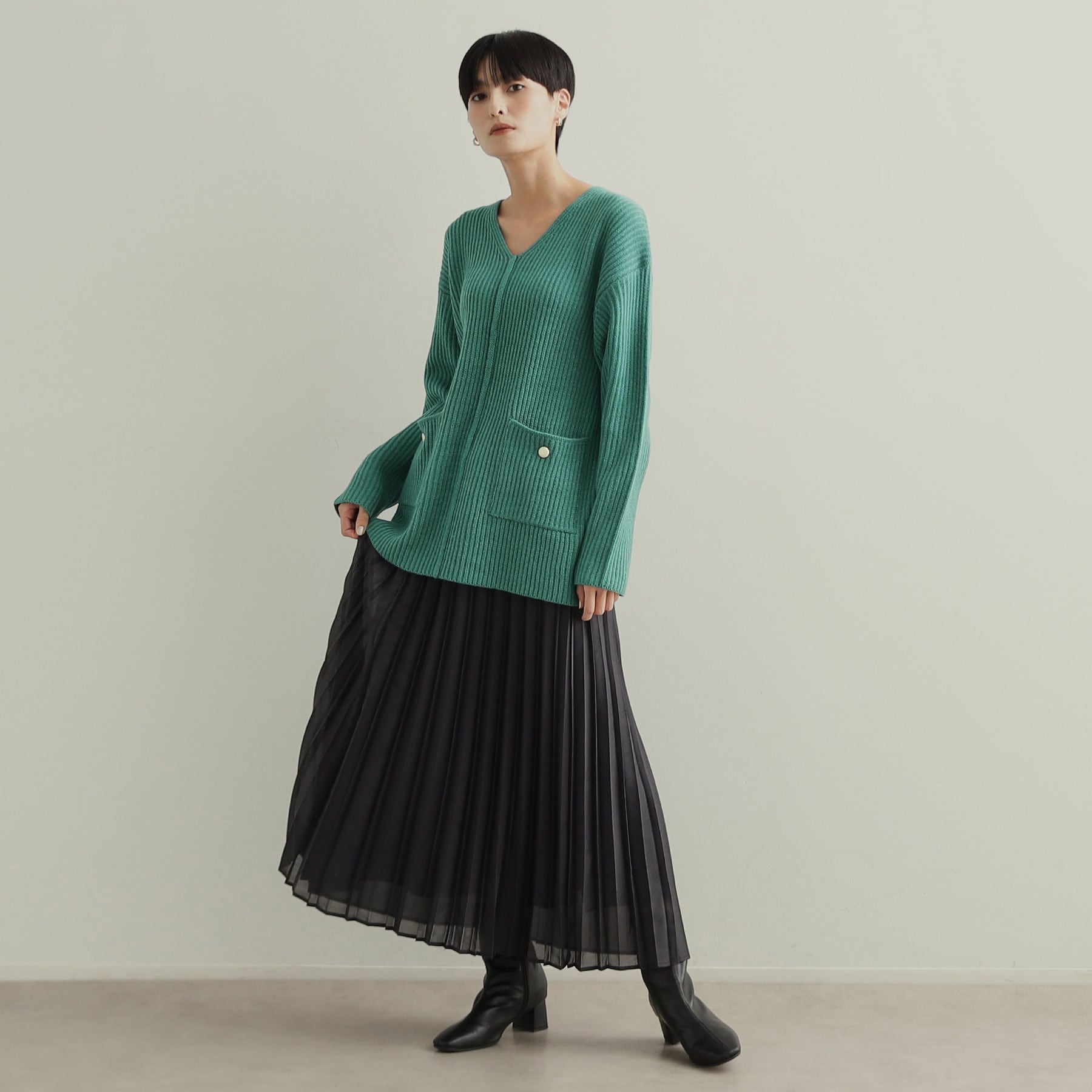 オペーク ドット クリップ OPAQUE.CLIP 金ボタン付ポケットVネックニット【洗濯機洗い可】