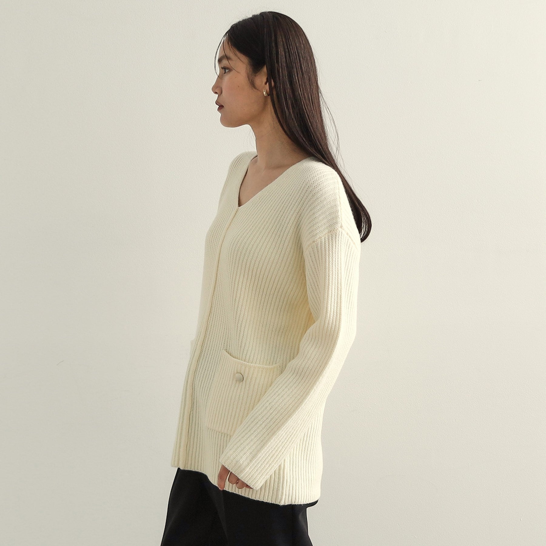 オペーク ドット クリップ OPAQUE.CLIP 金ボタン付ポケットVネックニット【洗濯機洗い可】