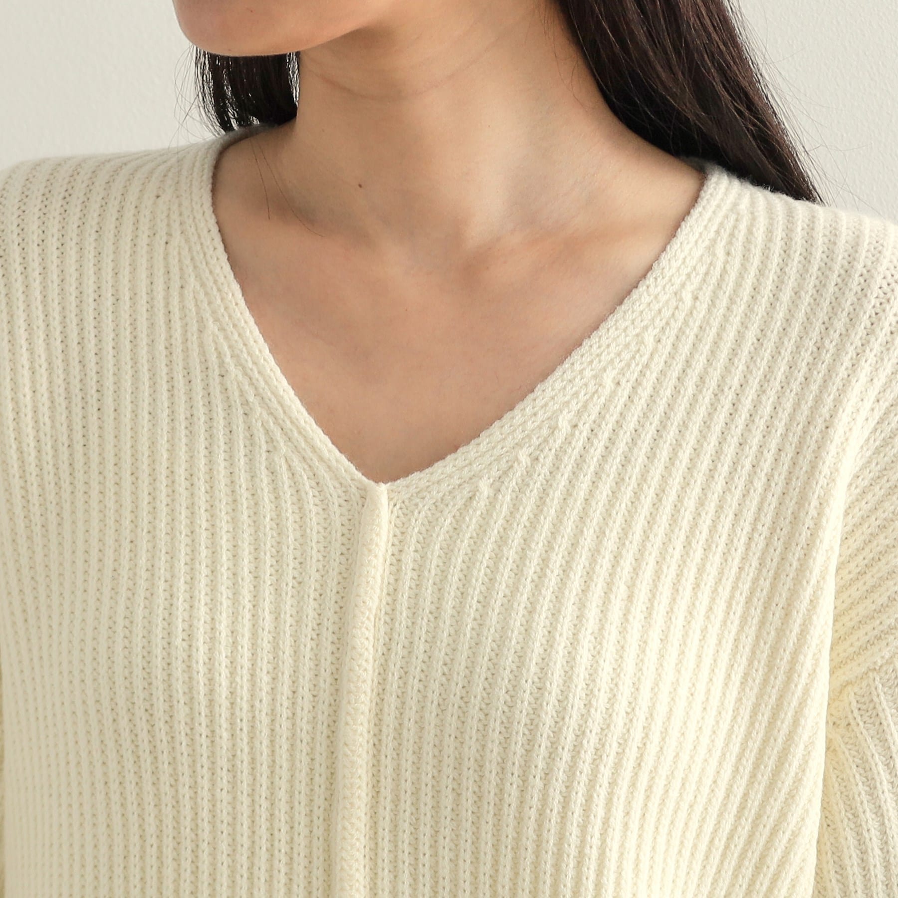 オペーク ドット クリップ OPAQUE.CLIP 金ボタン付ポケットVネックニット【洗濯機洗い可】