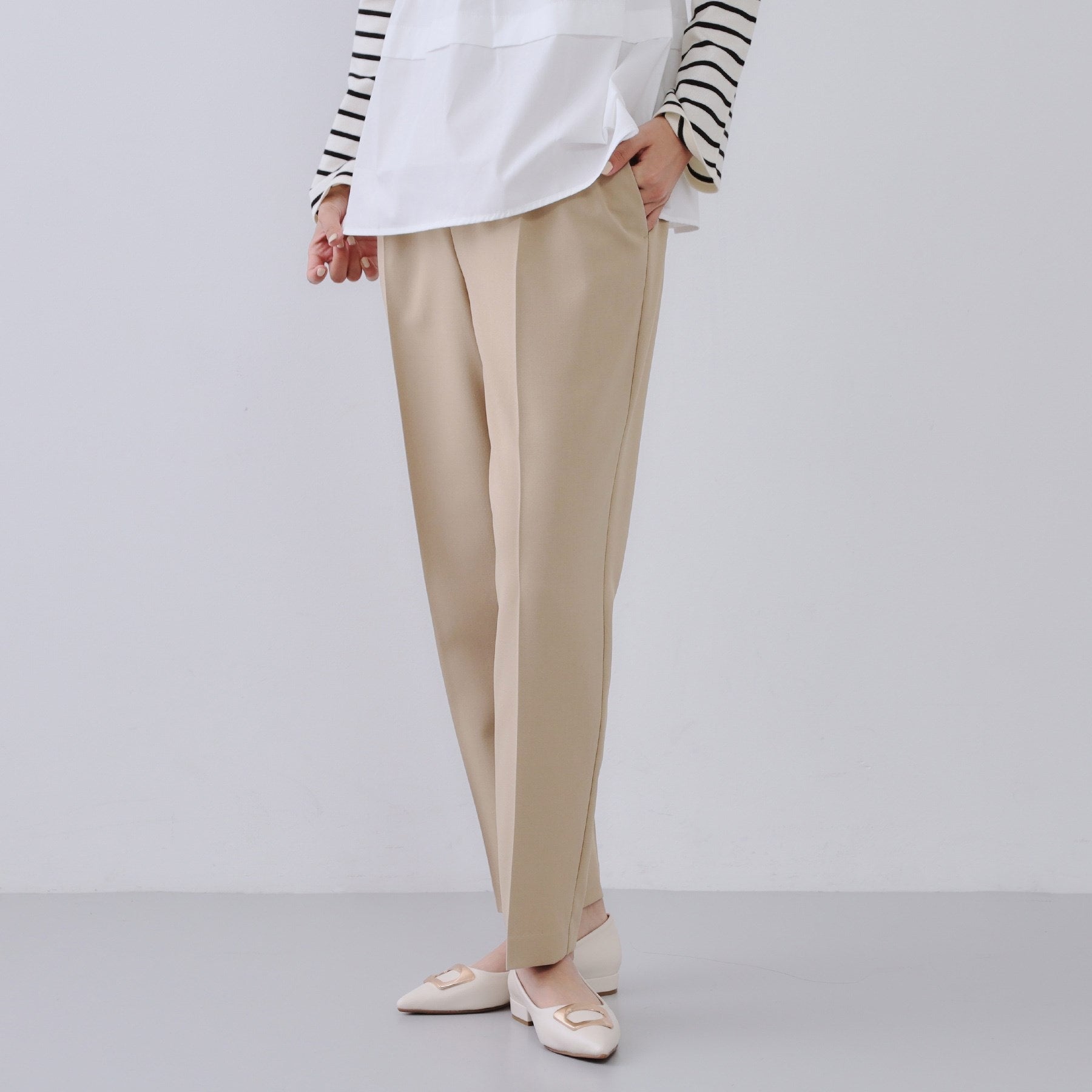 オペーク ドット クリップ OPAQUE.CLIP 美脚ストレッチイージーテーパードパンツ【洗濯機洗い可／防シワ】 （サックスブルー(090)） サックスブルー(090)