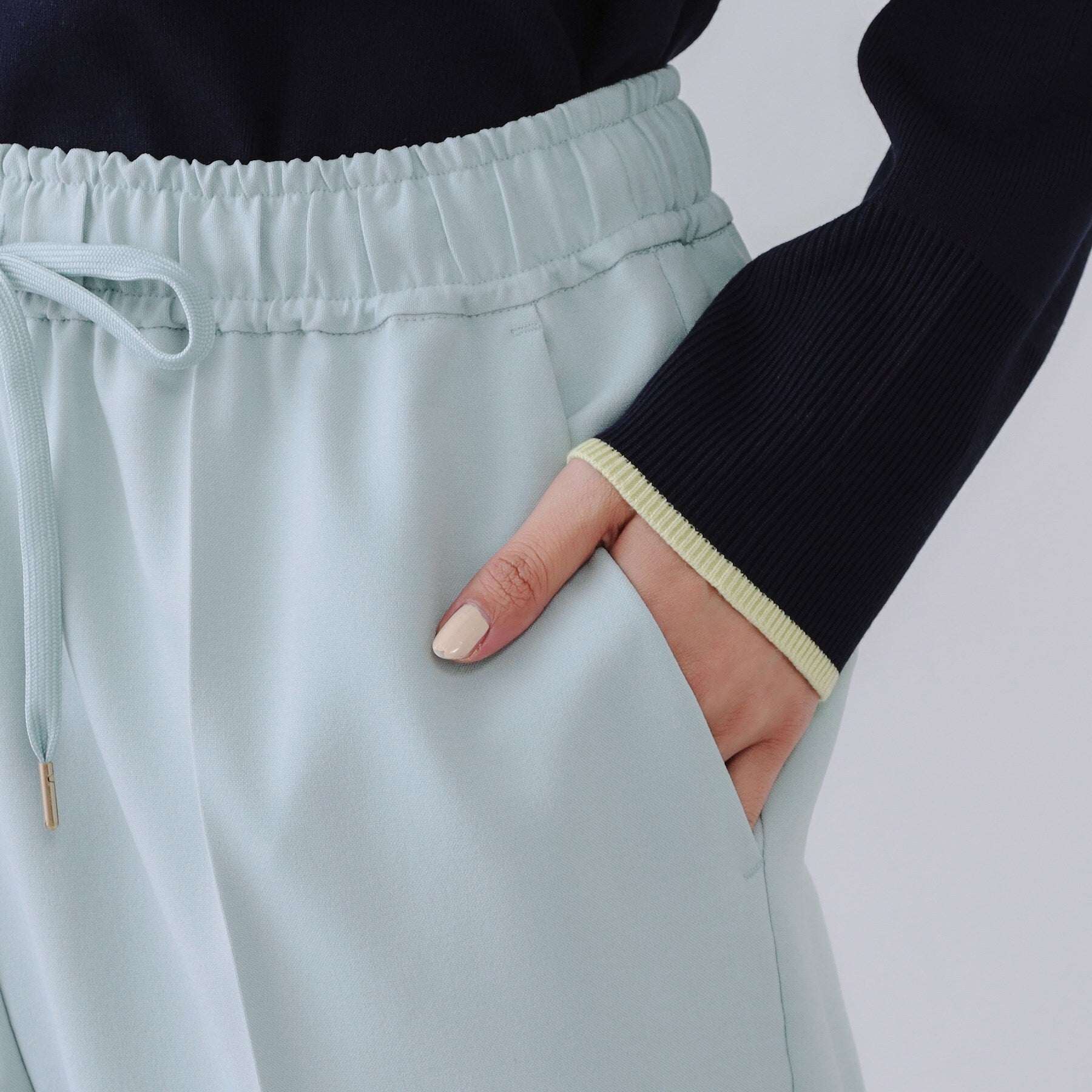 オペーク ドット クリップ OPAQUE.CLIP 美脚ストレッチイージーテーパードパンツ【洗濯機洗い可／防シワ】 （サックスブルー(090)） サックスブルー(090)