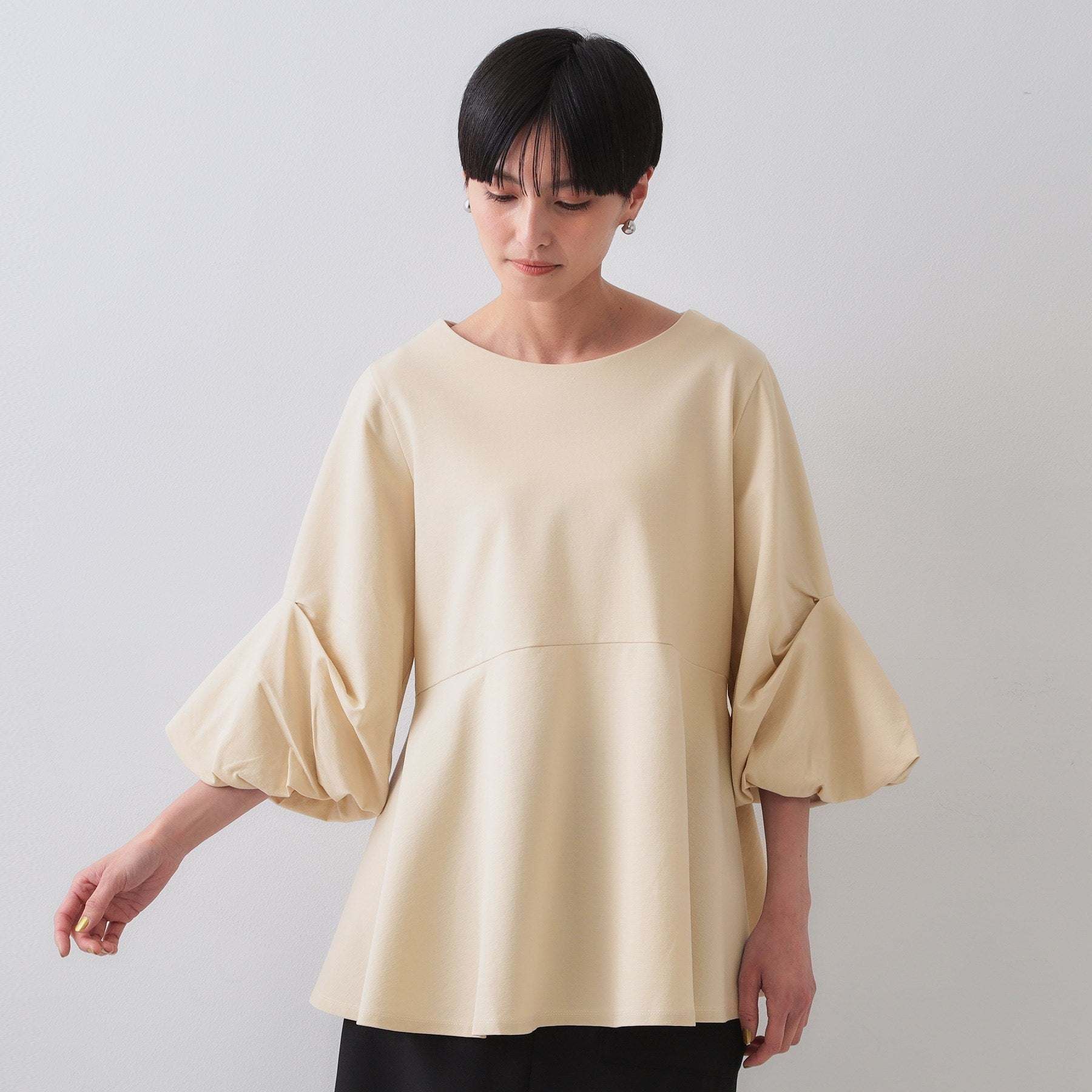 オペーク ドット クリップ OPAQUE.CLIP タックスリーブペプラムトップス【洗濯機洗い可】 （ホワイト(001)） ホワイト(001)