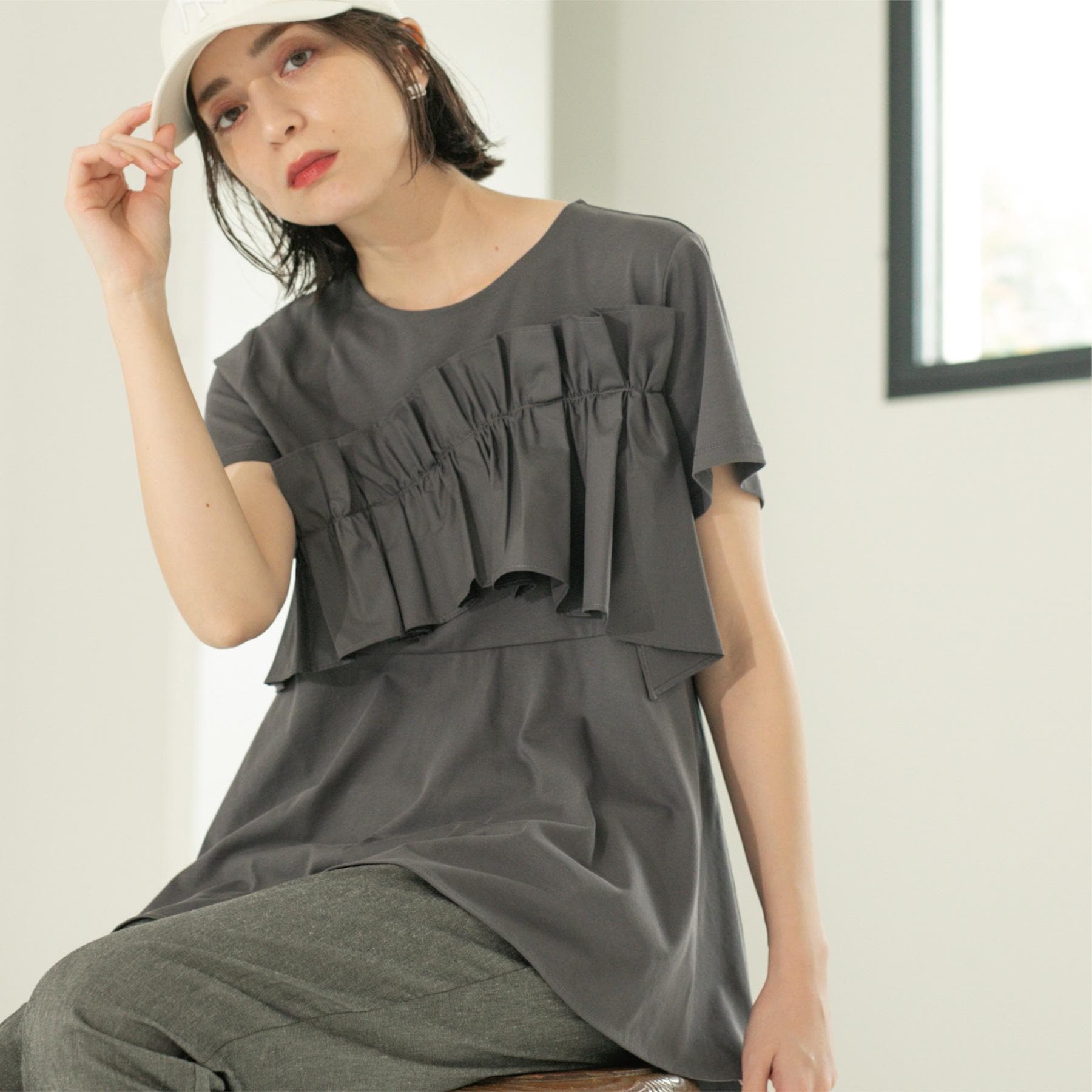 オペーク ドット クリップ OPAQUE.CLIP フリルドッキングペプラムトップス【洗濯機洗い可／接触冷感】 （チャコールグレー(014)） チャコールグレー(014)