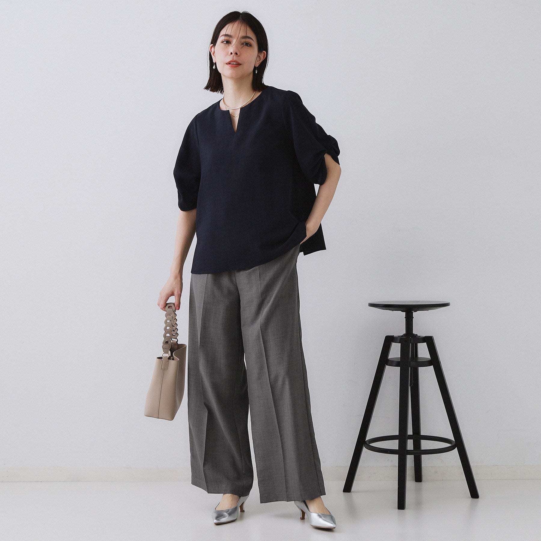 オペーク ドット クリップ OPAQUE.CLIP リネンライクキーネックタックスリーブブラウス【洗濯機洗い可／吸水速乾／接触冷感】 （ブルーグリーン(097)） ブルーグリーン(097)