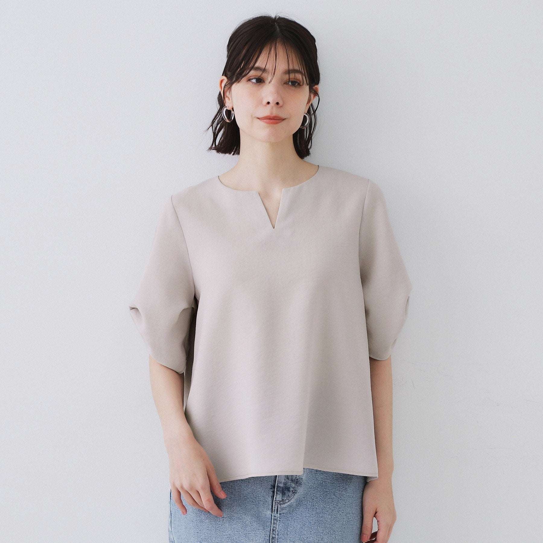 オペーク ドット クリップ OPAQUE.CLIP リネンライクキーネックタックスリーブブラウス【洗濯機洗い可／吸水速乾／接触冷感】 （ブルーグリーン(097)） ブルーグリーン(097)