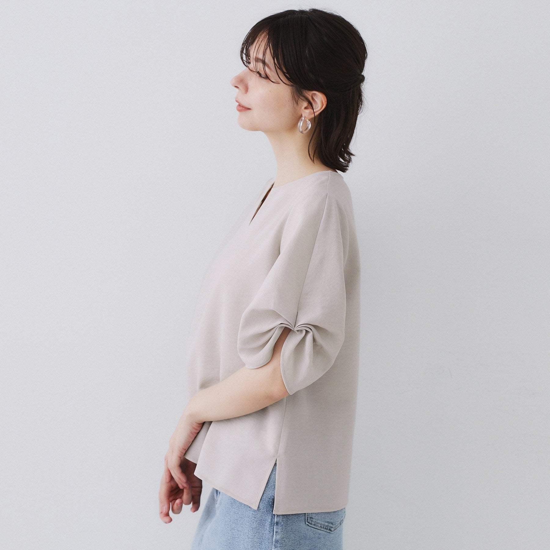 オペーク ドット クリップ OPAQUE.CLIP リネンライクキーネックタックスリーブブラウス【洗濯機洗い可／吸水速乾／接触冷感】 （ブルーグリーン(097)） ブルーグリーン(097)