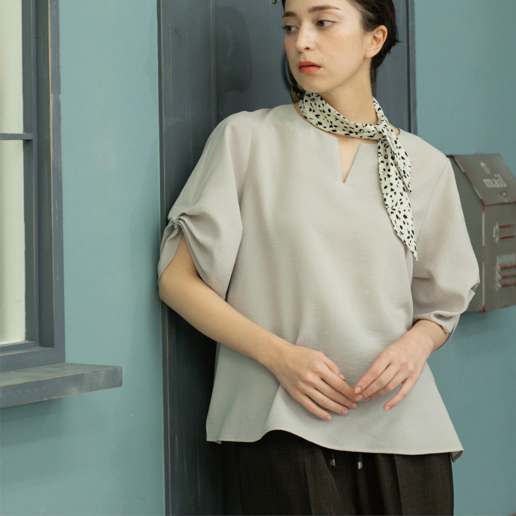 オペーク ドット クリップ OPAQUE.CLIP リネンライクキーネックタックスリーブブラウス【洗濯機洗い可／吸水速乾／接触冷感】 （ブルーグリーン(097)） ブルーグリーン(097)