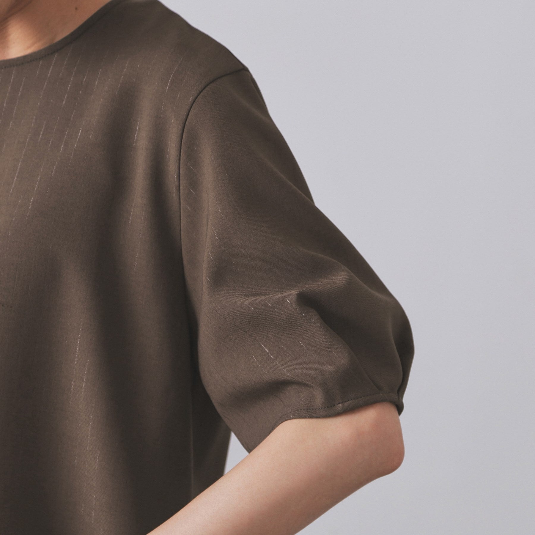 オペーク ドット クリップ OPAQUE.CLIP ラメストライプタックスリーブブラウス／セットアップ可【洗濯機洗い可／防シワ／吸水速乾】 （チャコールグレー(313)） チャコールグレー(313)