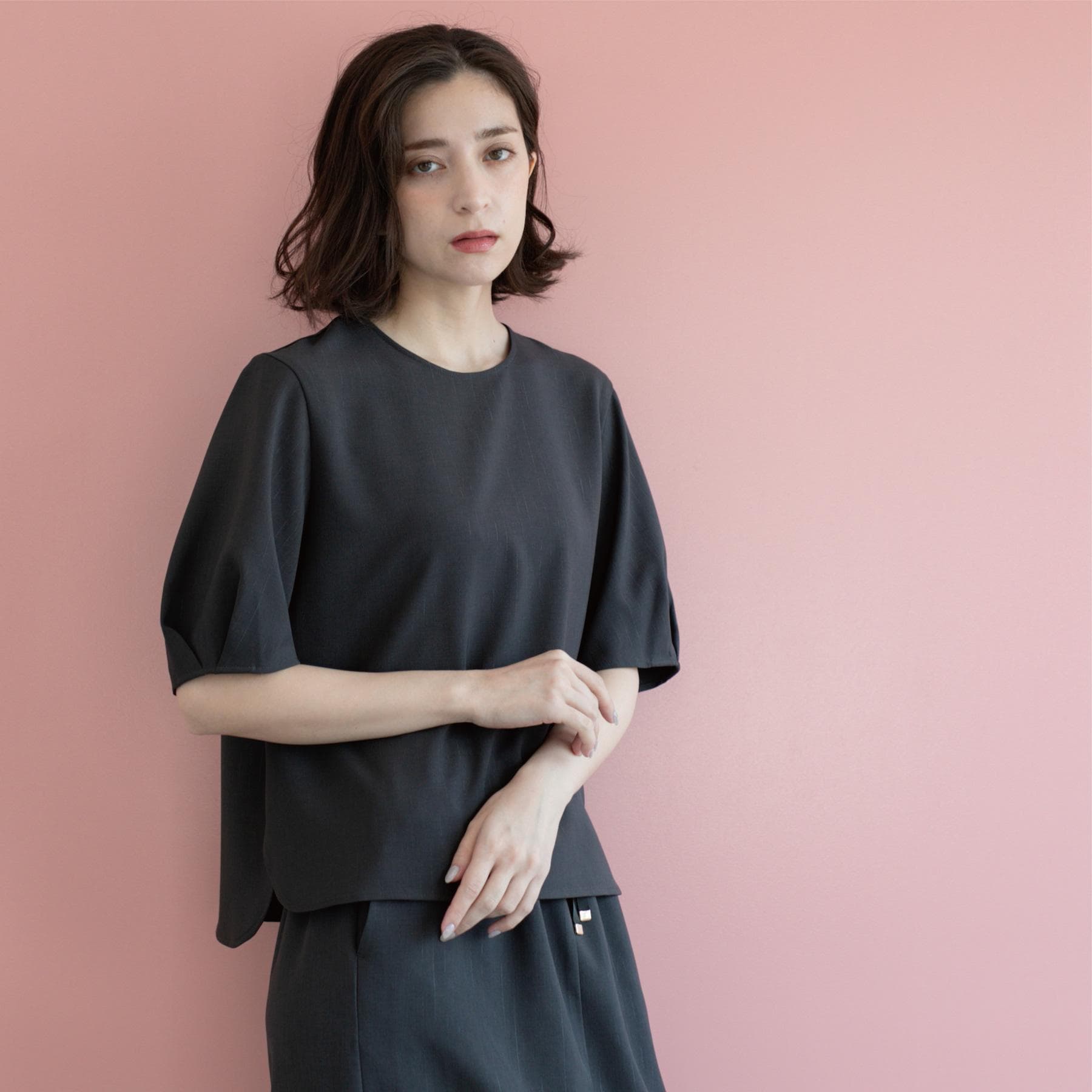 オペーク ドット クリップ OPAQUE.CLIP ラメストライプタックスリーブブラウス／セットアップ可【洗濯機洗い可／防シワ／吸水速乾】 （チャコールグレー(313)） チャコールグレー(313)