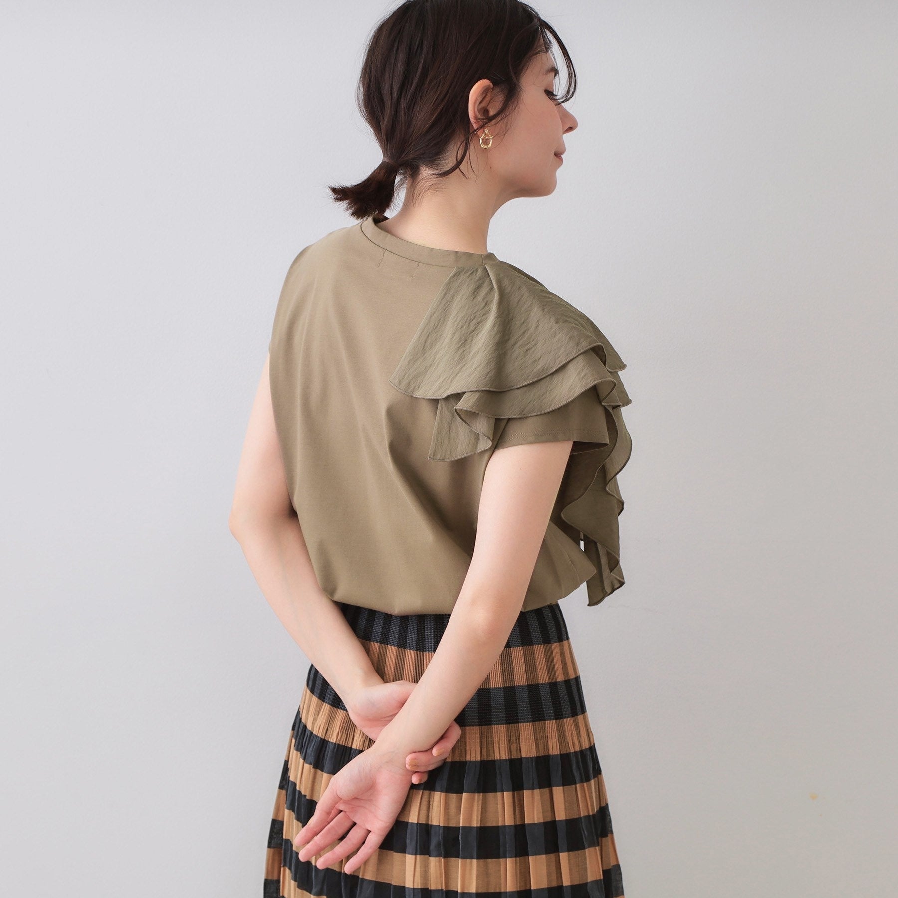 オペーク ドット クリップ OPAQUE.CLIP ショルダーフリルドッキングカットソー【洗濯機洗い可】 （カーキ(027)） カーキ(027)