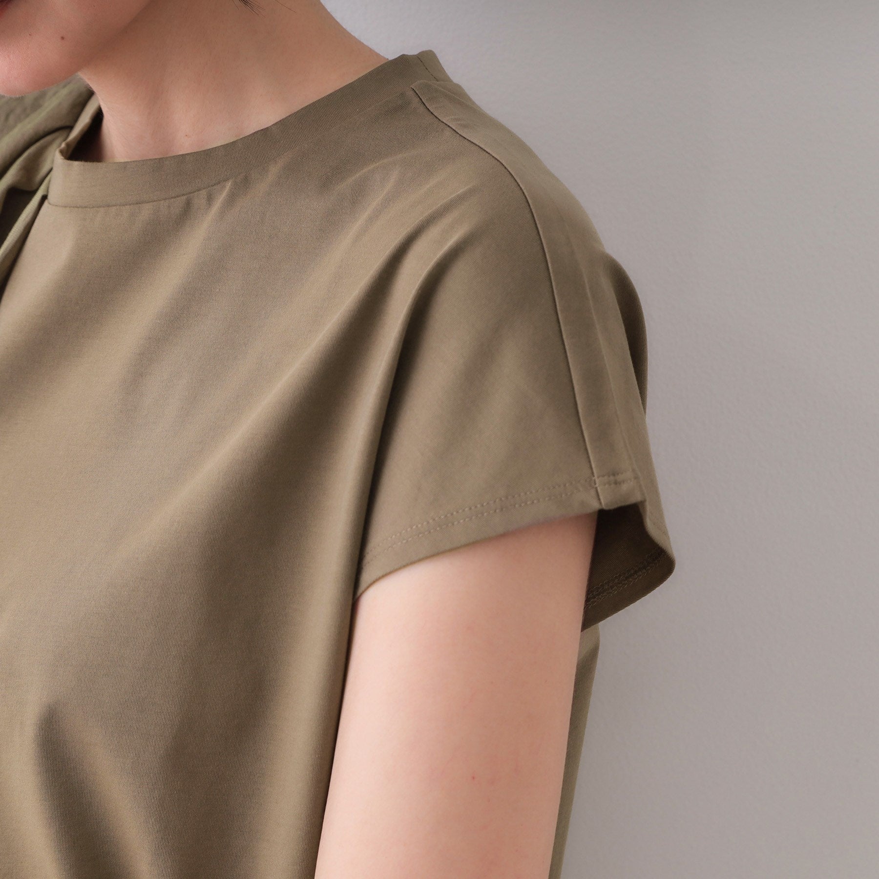 オペーク ドット クリップ OPAQUE.CLIP ショルダーフリルドッキングカットソー【洗濯機洗い可】 （カーキ(027)） カーキ(027)