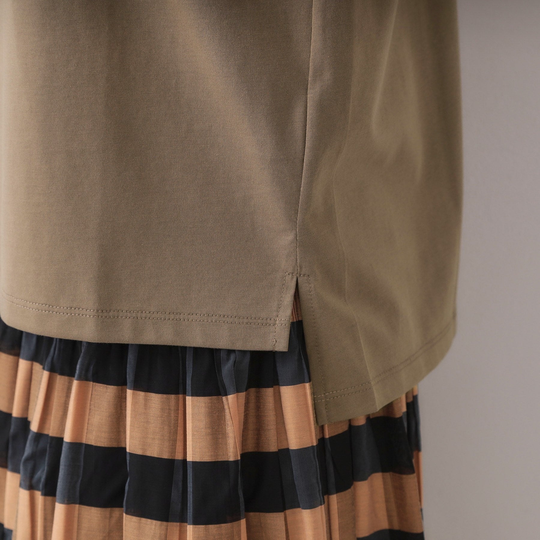 オペーク ドット クリップ OPAQUE.CLIP ショルダーフリルドッキングカットソー【洗濯機洗い可】 （カーキ(027)） カーキ(027)