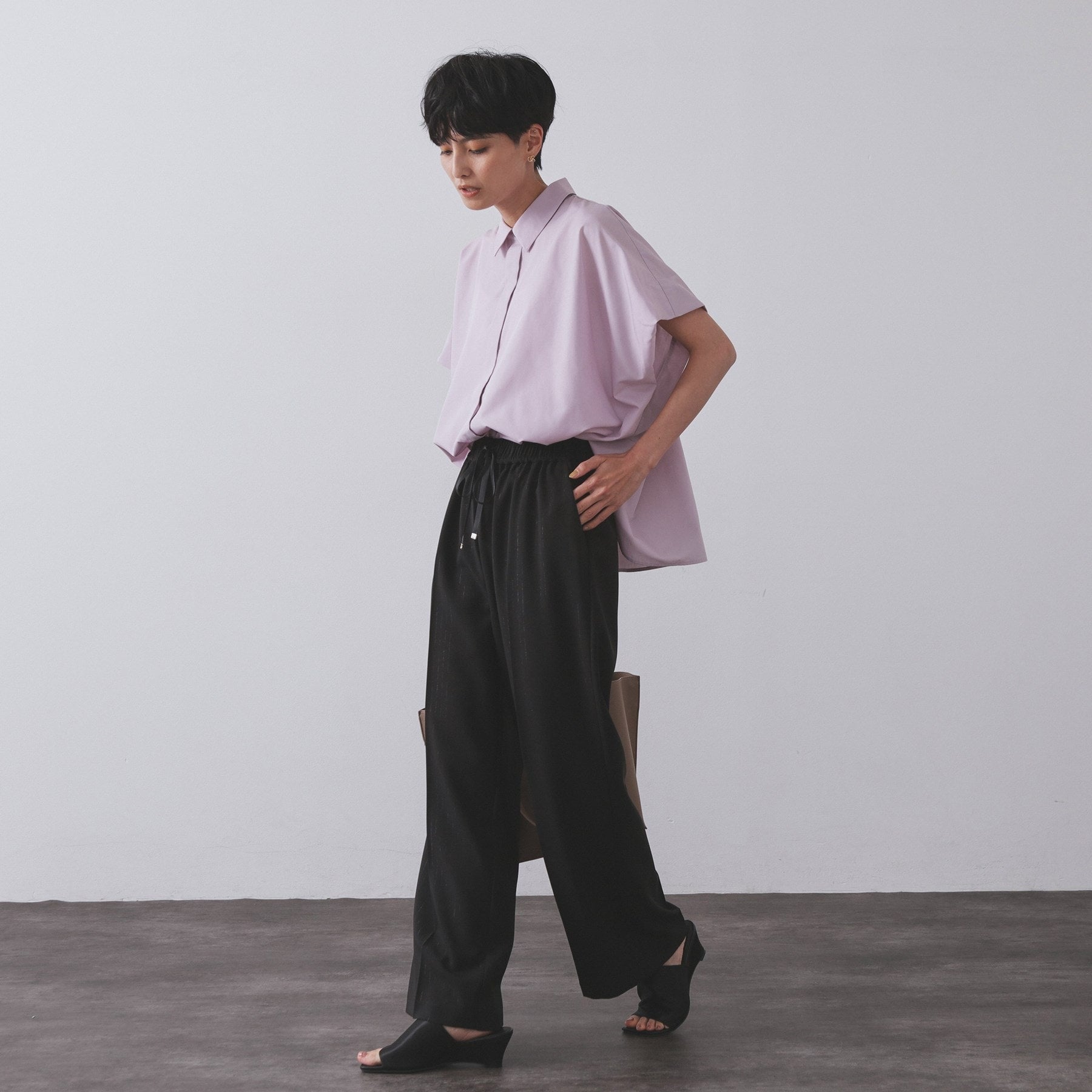 オペーク ドット クリップ OPAQUE.CLIP ラメストライプイージーワイドパンツ／セットアップ可【洗濯機洗い可／防シワ／吸水速乾】 （ブラック(319)） ブラック(319)