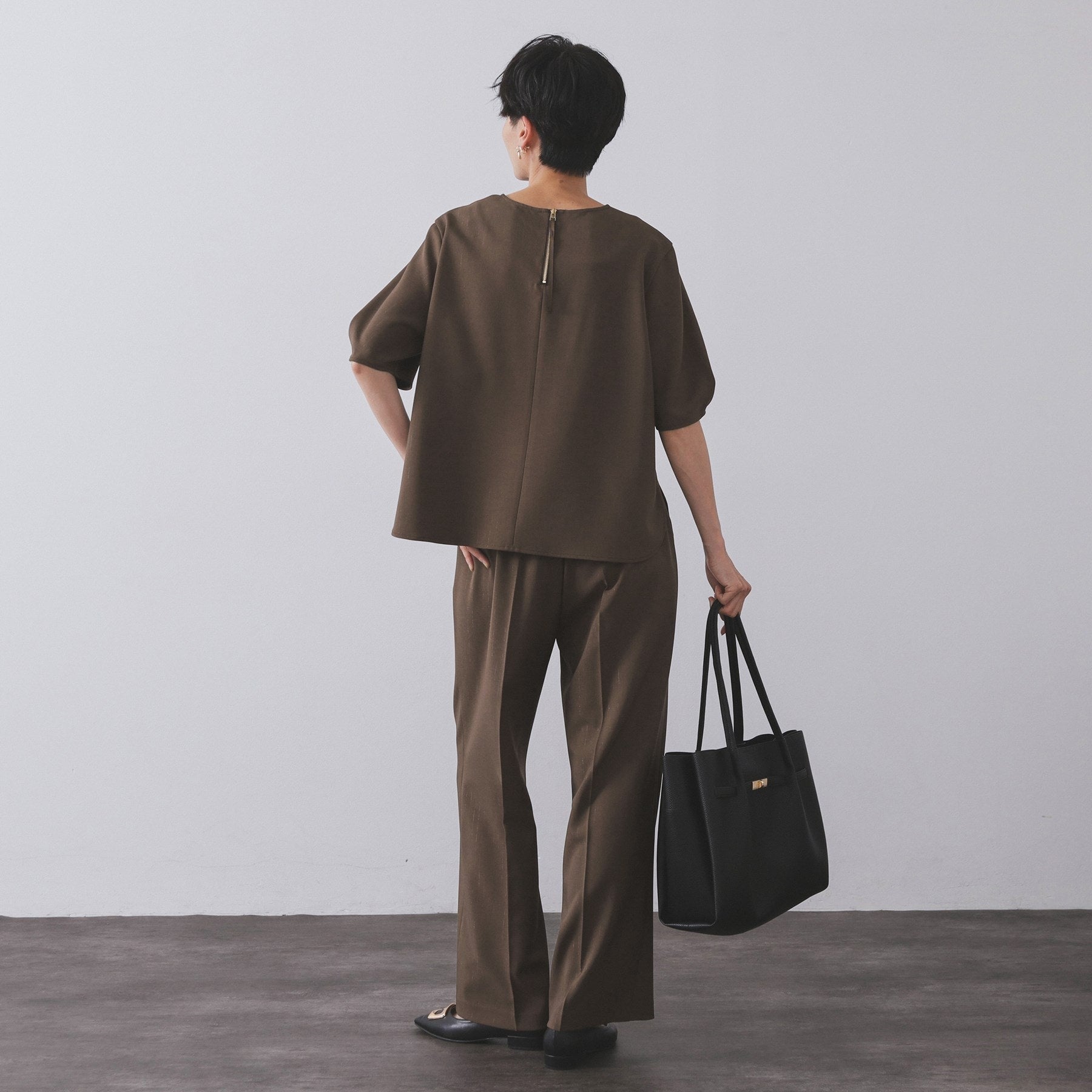 オペーク ドット クリップ OPAQUE.CLIP ラメストライプイージーワイドパンツ／セットアップ可【洗濯機洗い可／防シワ／吸水速乾】 （ブラック(319)） ブラック(319)