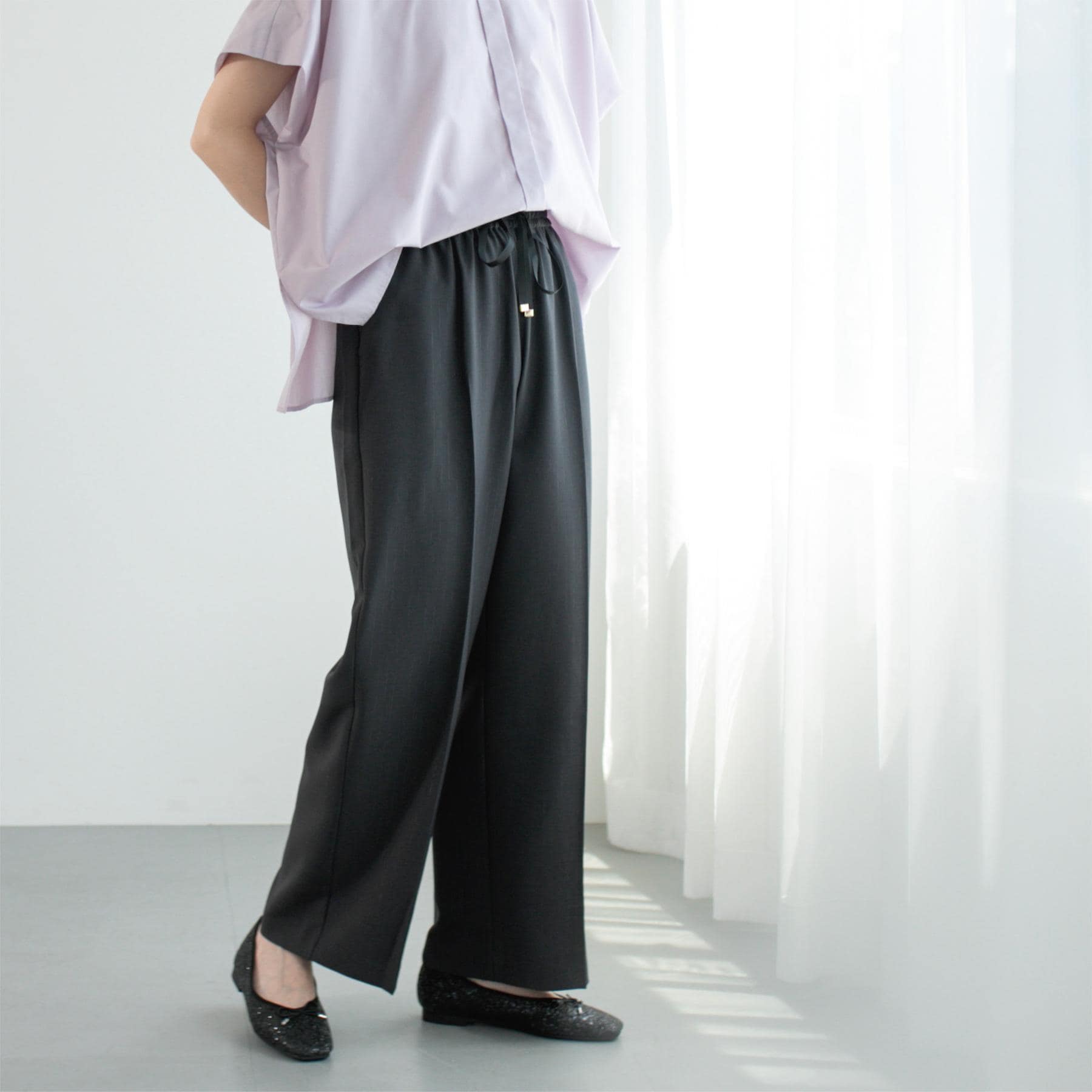 オペーク ドット クリップ OPAQUE.CLIP ラメストライプイージーワイドパンツ／セットアップ可【洗濯機洗い可／防シワ／吸水速乾】 （チャコールグレー(313)） チャコールグレー(313)