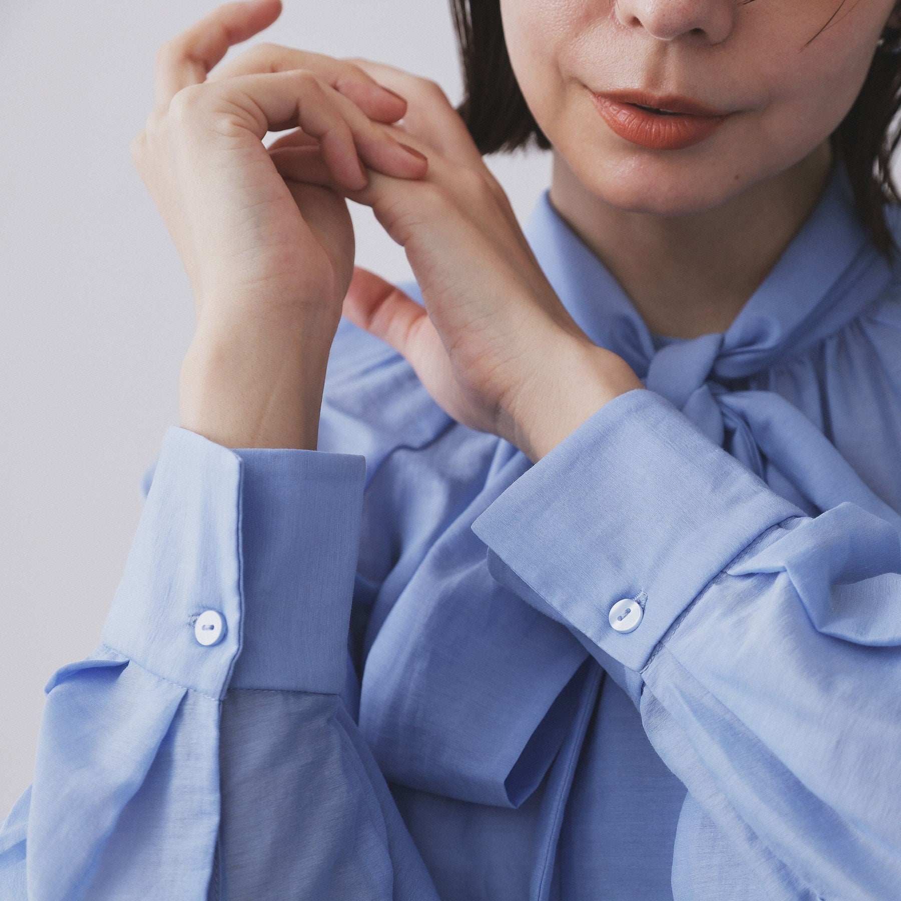 オペーク ドット クリップ OPAQUE.CLIP 2WAYシアーボウタイブラウス【洗濯機洗い可】 （チャコールグレー(014)） チャコールグレー(014)