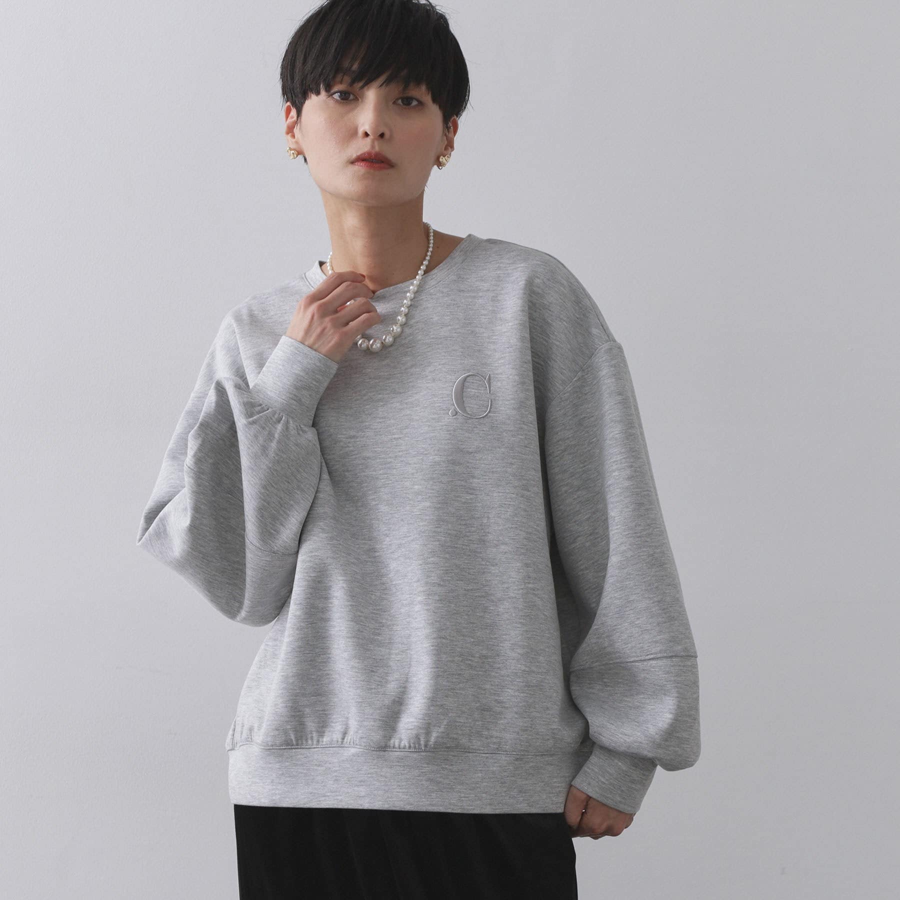 オペーク ドット クリップ OPAQUE.CLIP ワンポイント刺繍ダンボールトップス【UVケア／洗濯機洗い可】 （グレー(012)） グレー(012)
