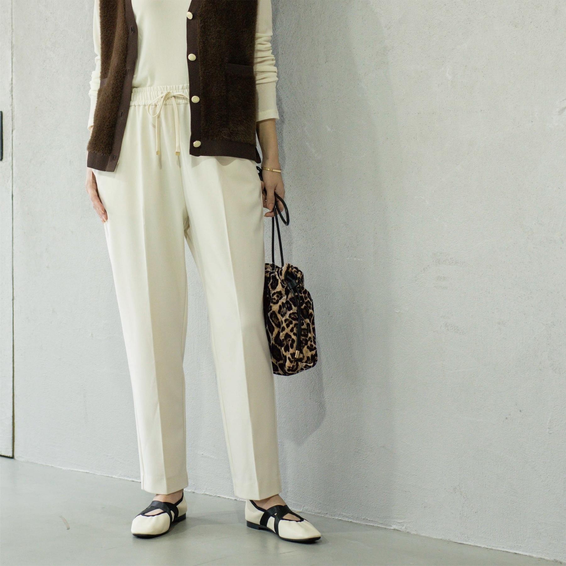 オペーク ドット クリップ OPAQUE.CLIP 裏起毛ストレッチイージーテーパードパンツ／ネオサーモ【蓄熱素材／洗濯機洗い可】 （オフホワイト(003)） オフホワイト(003)