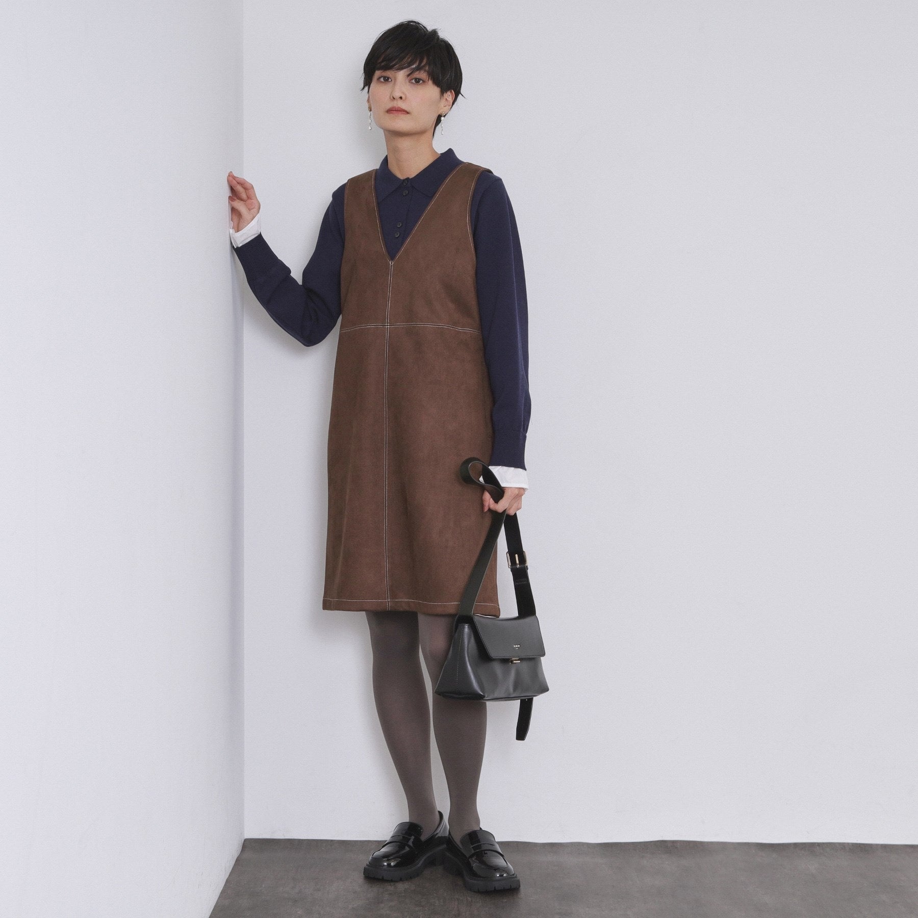 オペーク ドット クリップ OPAQUE.CLIP スエードライクVネックジャンドレ【洗濯機洗い可】 （ブラウン(044)） ブラウン(044)