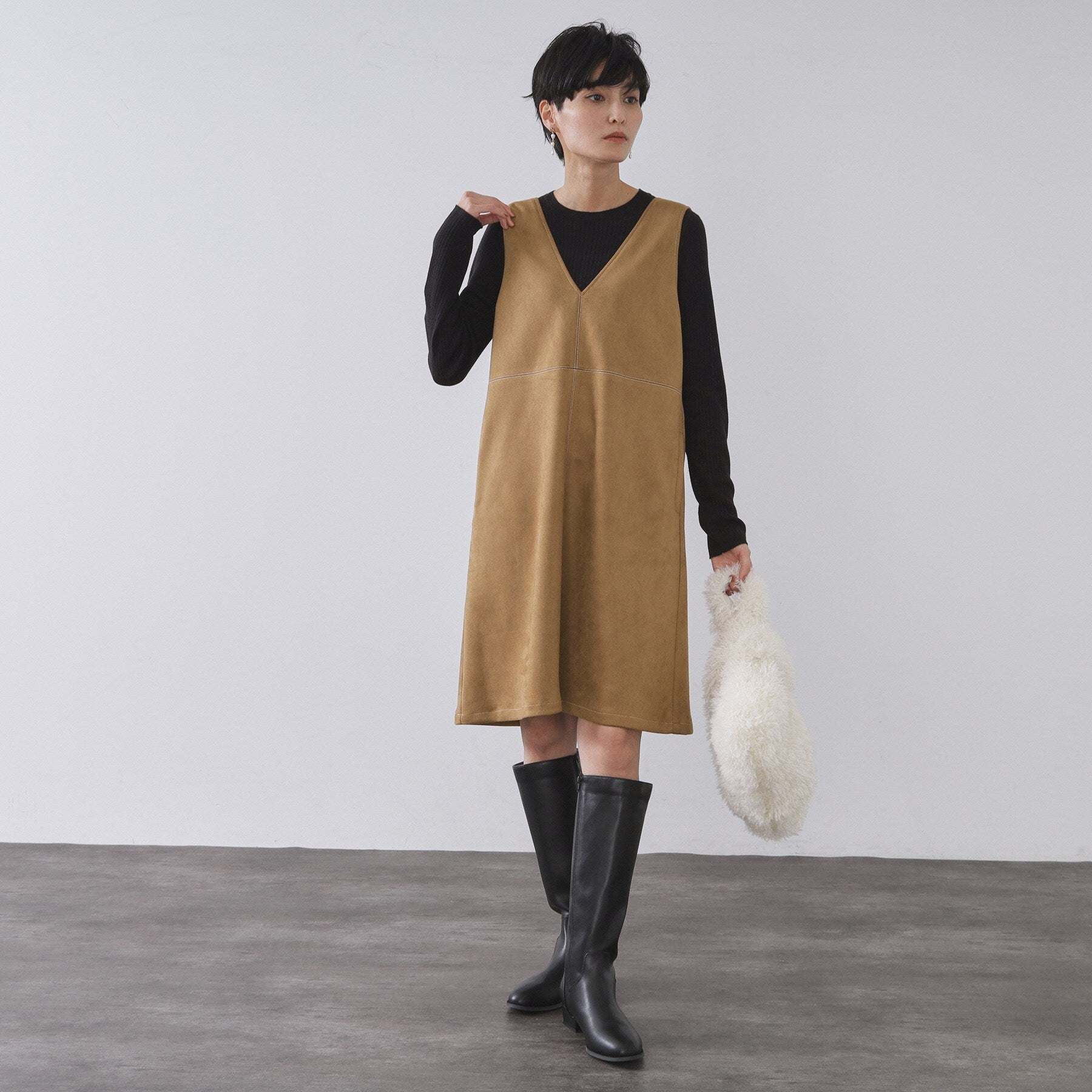 オペーク ドット クリップ OPAQUE.CLIP スエードライクVネックジャンドレ【洗濯機洗い可】 （ブラウン(044)） ブラウン(044)