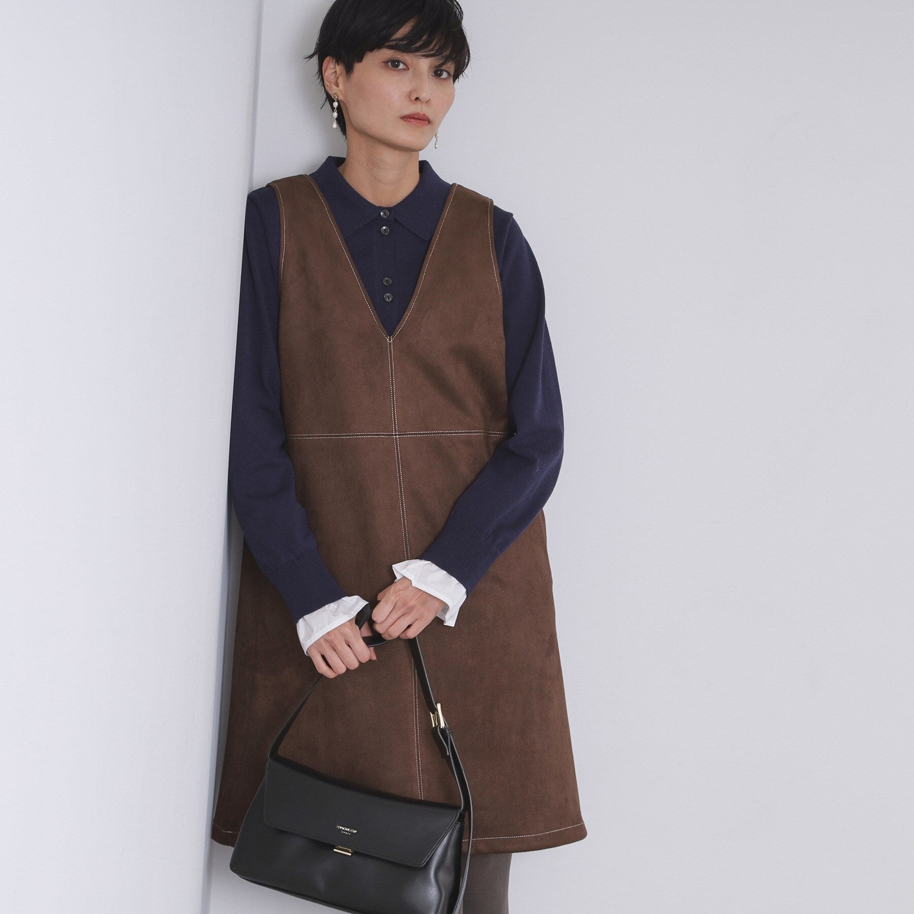 オペーク ドット クリップ OPAQUE.CLIP スエードライクVネックジャンドレ【洗濯機洗い可】 （ブラウン(044)） ブラウン(044)