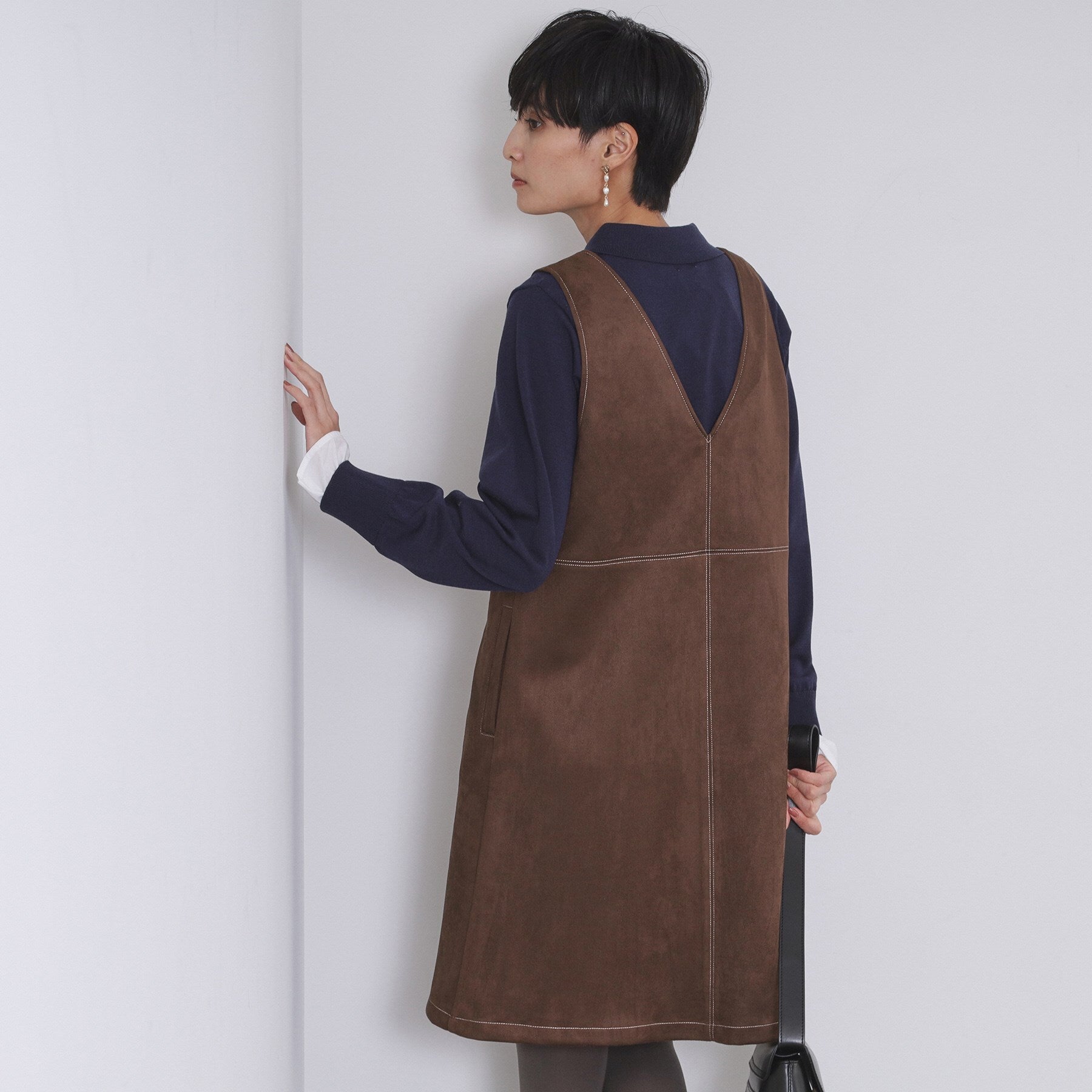 オペーク ドット クリップ OPAQUE.CLIP スエードライクVネックジャンドレ【洗濯機洗い可】 （ブラウン(044)） ブラウン(044)