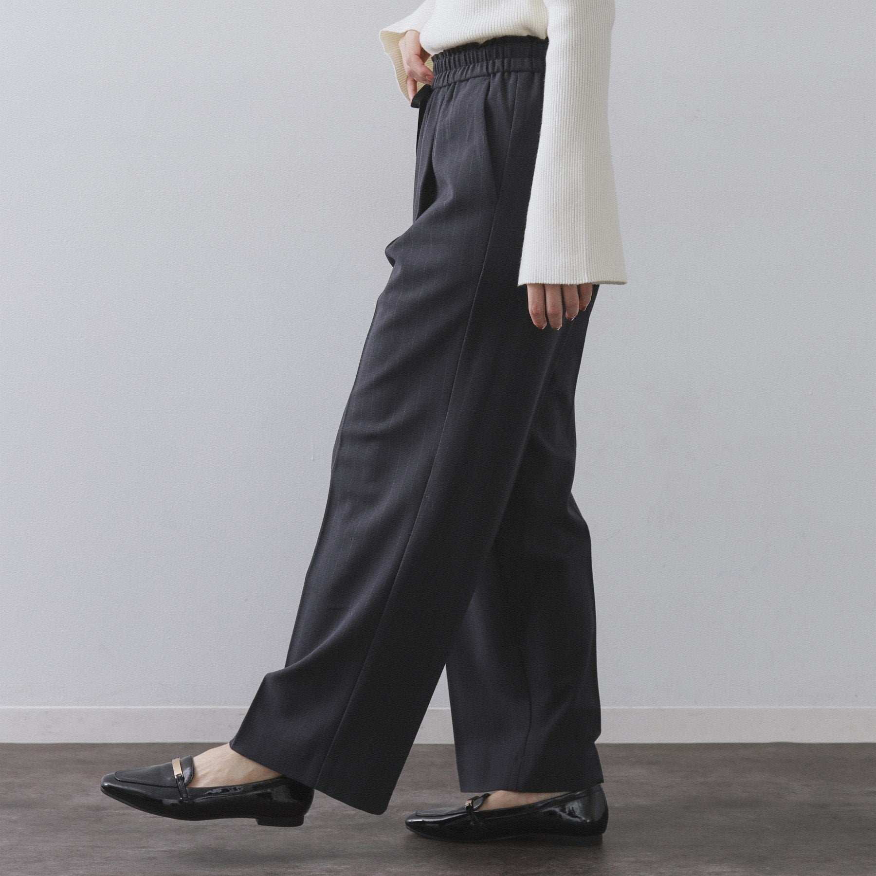 オペーク ドット クリップ OPAQUE.CLIP ストレッチピンストライプ裏起毛イージーワイドパンツ【吸湿発熱／洗濯機洗い可】 （ネイビー(394)） ネイビー(394)