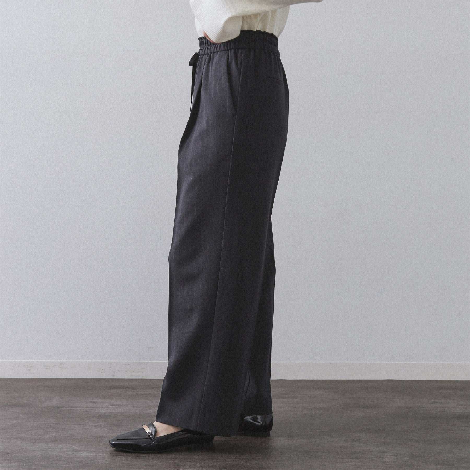 オペーク ドット クリップ OPAQUE.CLIP ストレッチピンストライプ裏起毛イージーワイドパンツ【吸湿発熱／洗濯機洗い可】 （ネイビー(394)） ネイビー(394)