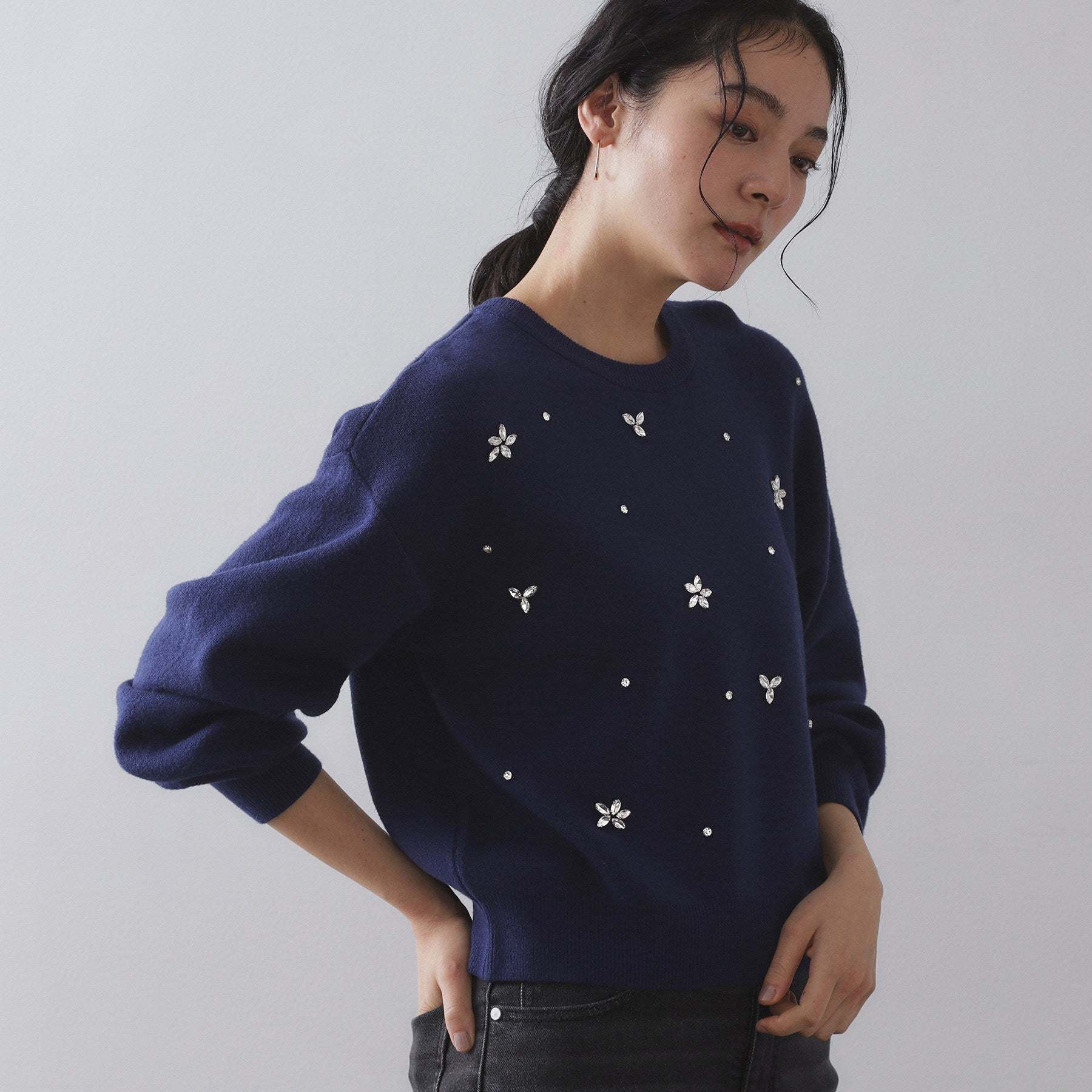 オペーク ドット クリップ OPAQUE.CLIP ビジューニットトップス【洗える】 （ネイビー(094)） ネイビー(094)