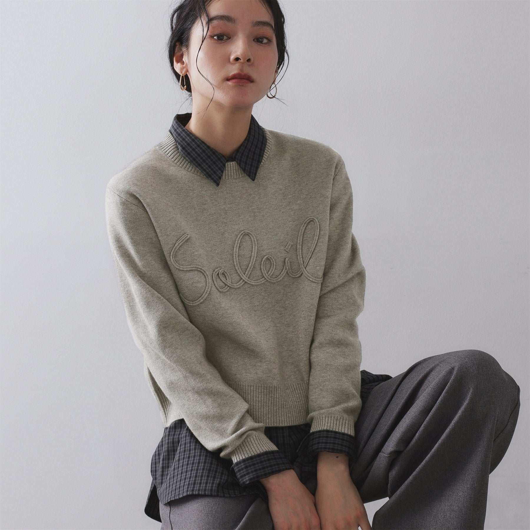 オペーク ドット クリップ OPAQUE.CLIP チェーン刺繍ロゴニットプルオーバー【洗濯機洗い可】 （ピンク(072)） ピンク(072)