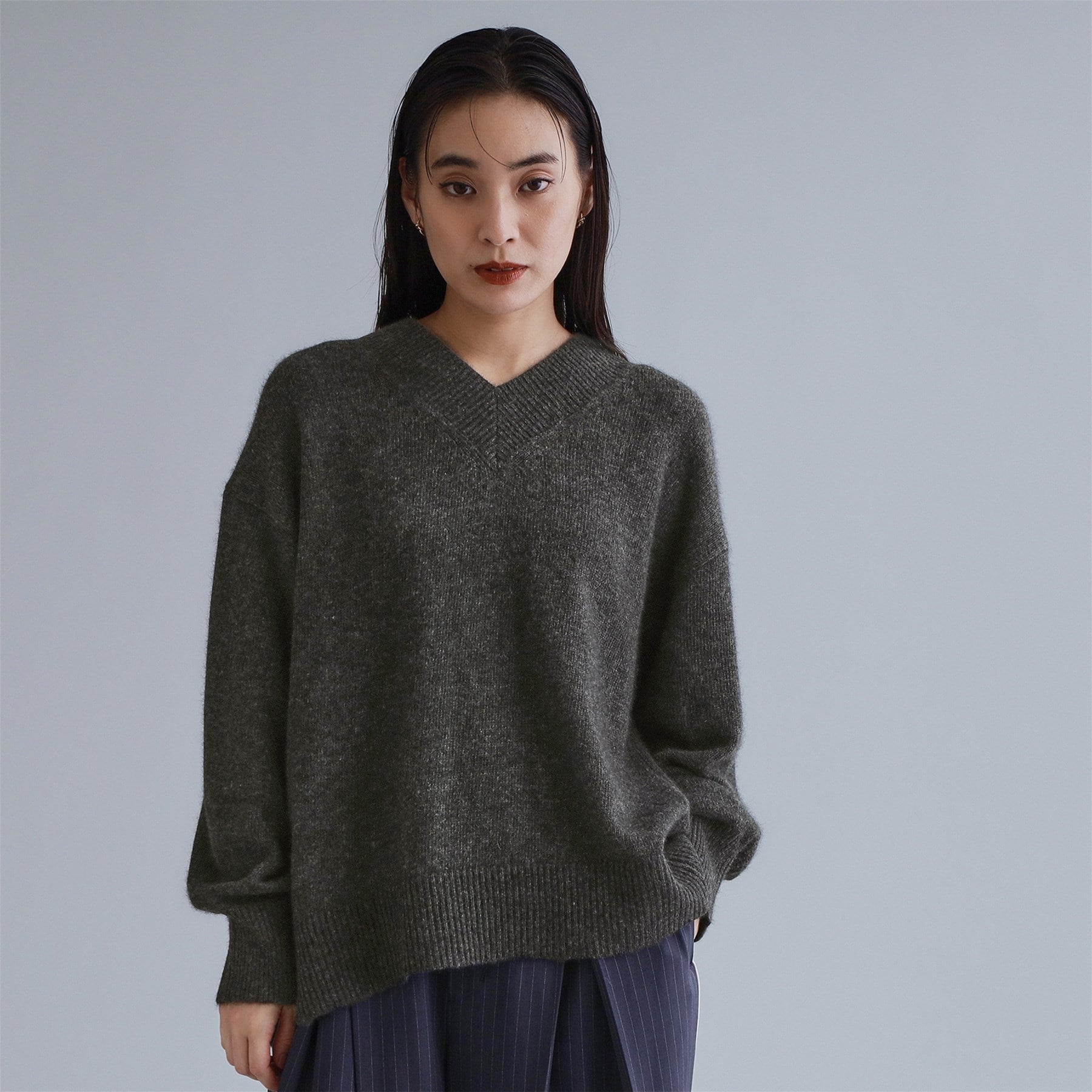 オペーク ドット クリップ OPAQUE.CLIP 【es】フラッフィーウールVネックニット【洗濯機洗い可】 （チャコールグレー(014)） チャコールグレー(014)